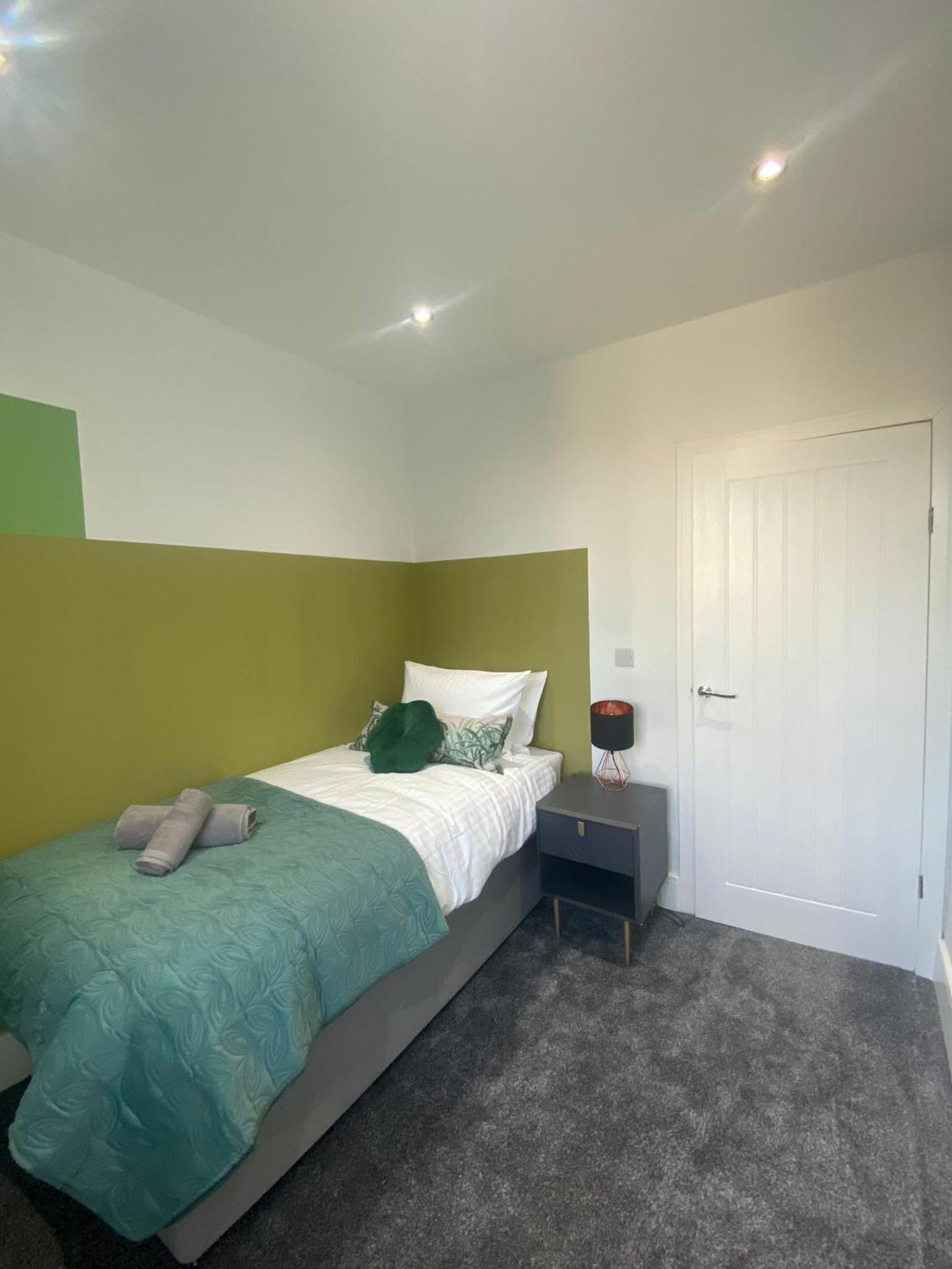Three-Bedroom House photo 3