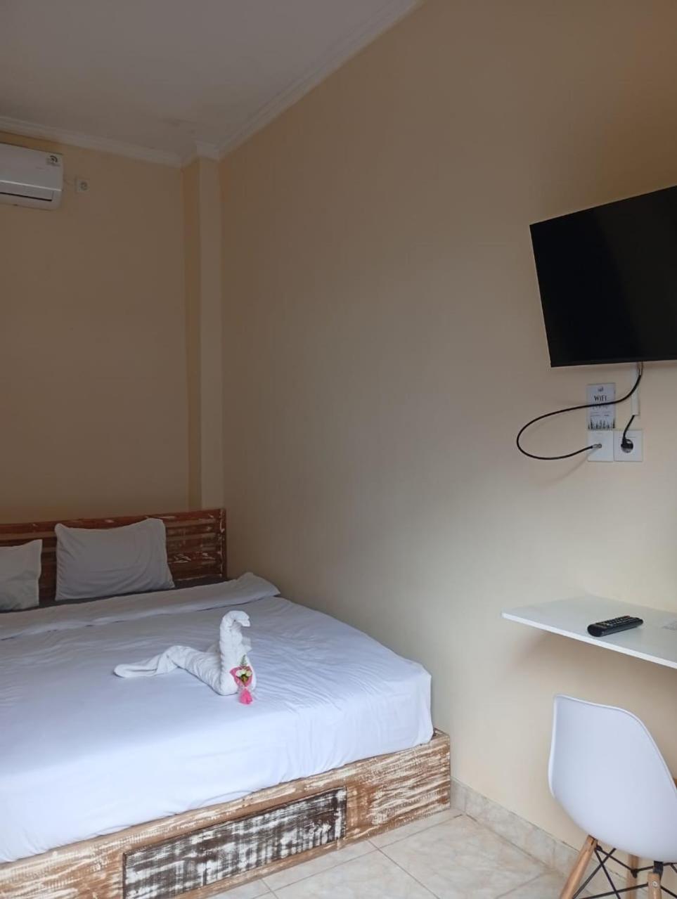 Queen Room with Pool View