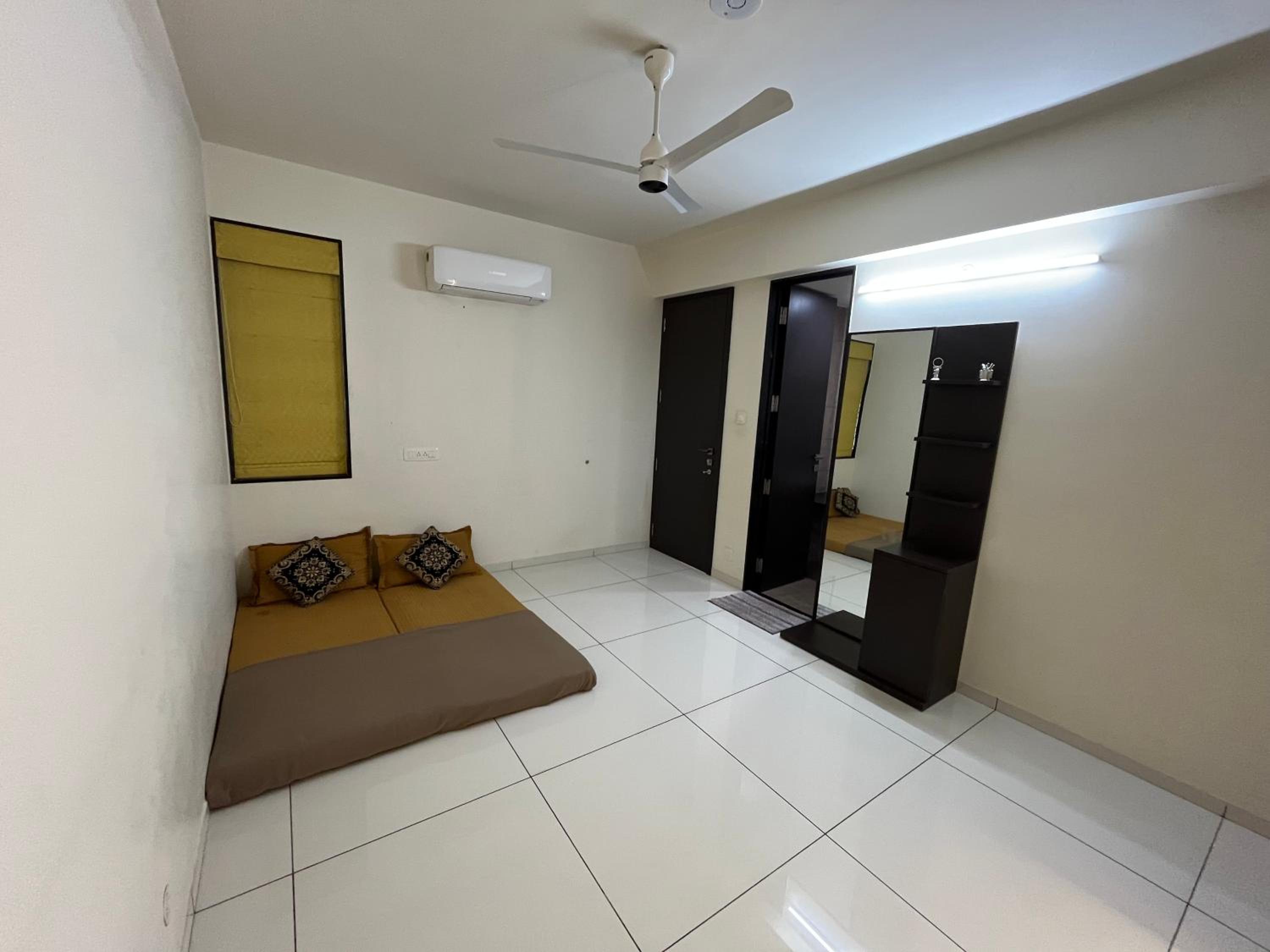 Family Room With Private Bathroom photo 1