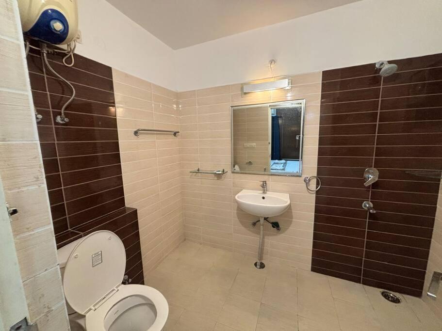 Three-Bedroom Premium Apartment with Balcony photo 2