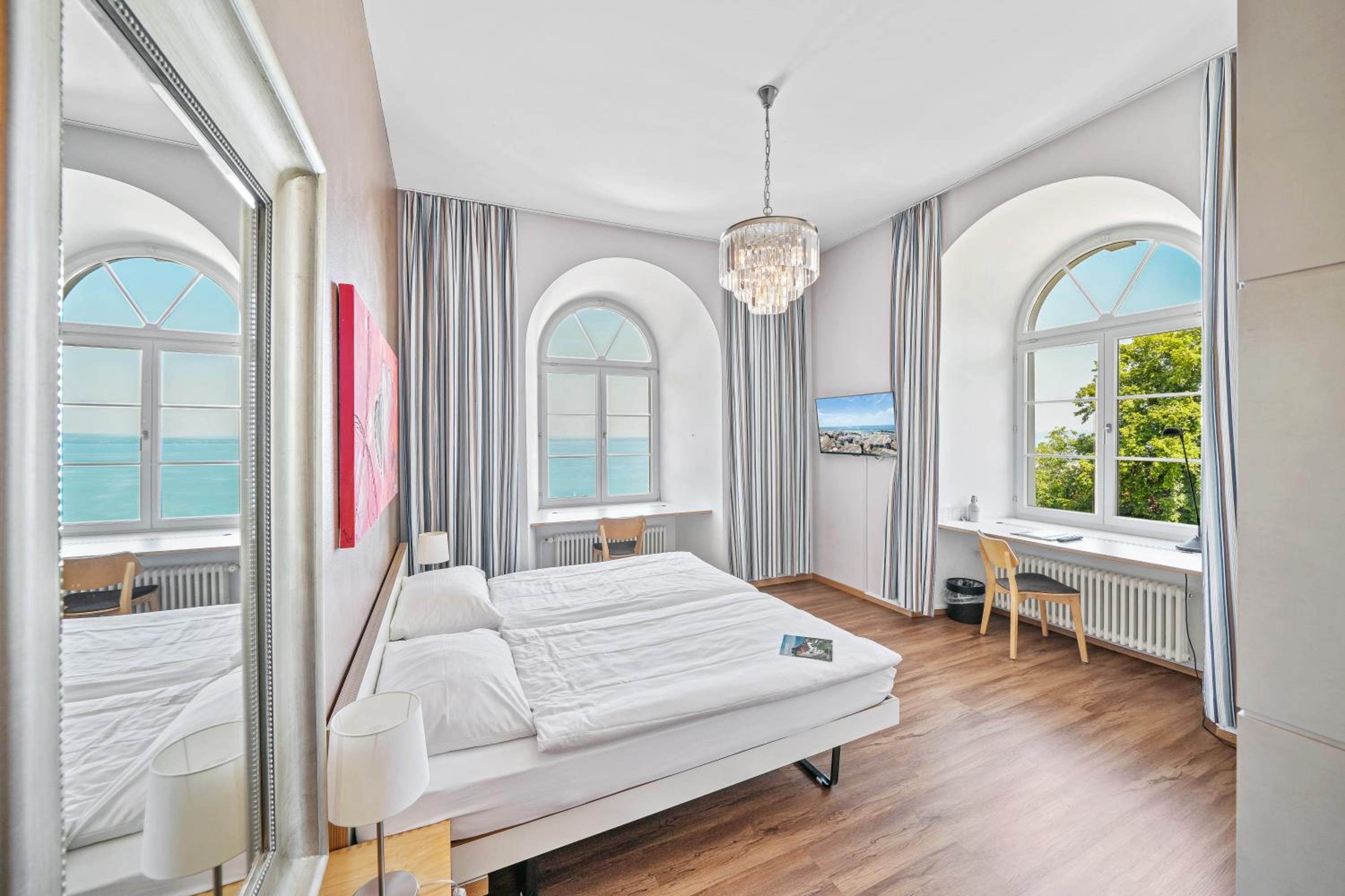 Deluxe Double Or Twin Room With Lake View
