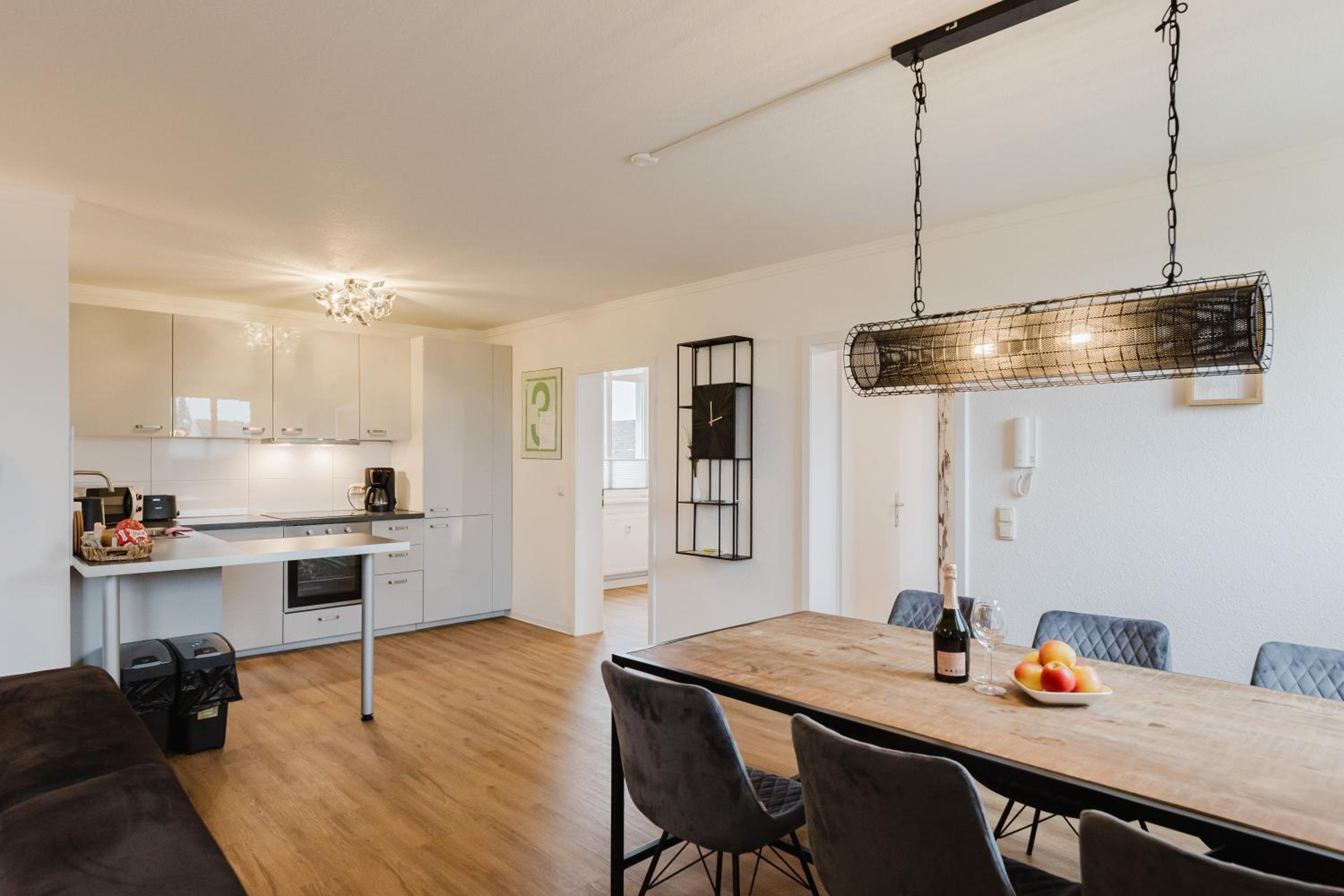 Three-Bedroom Apartment with View photo 3