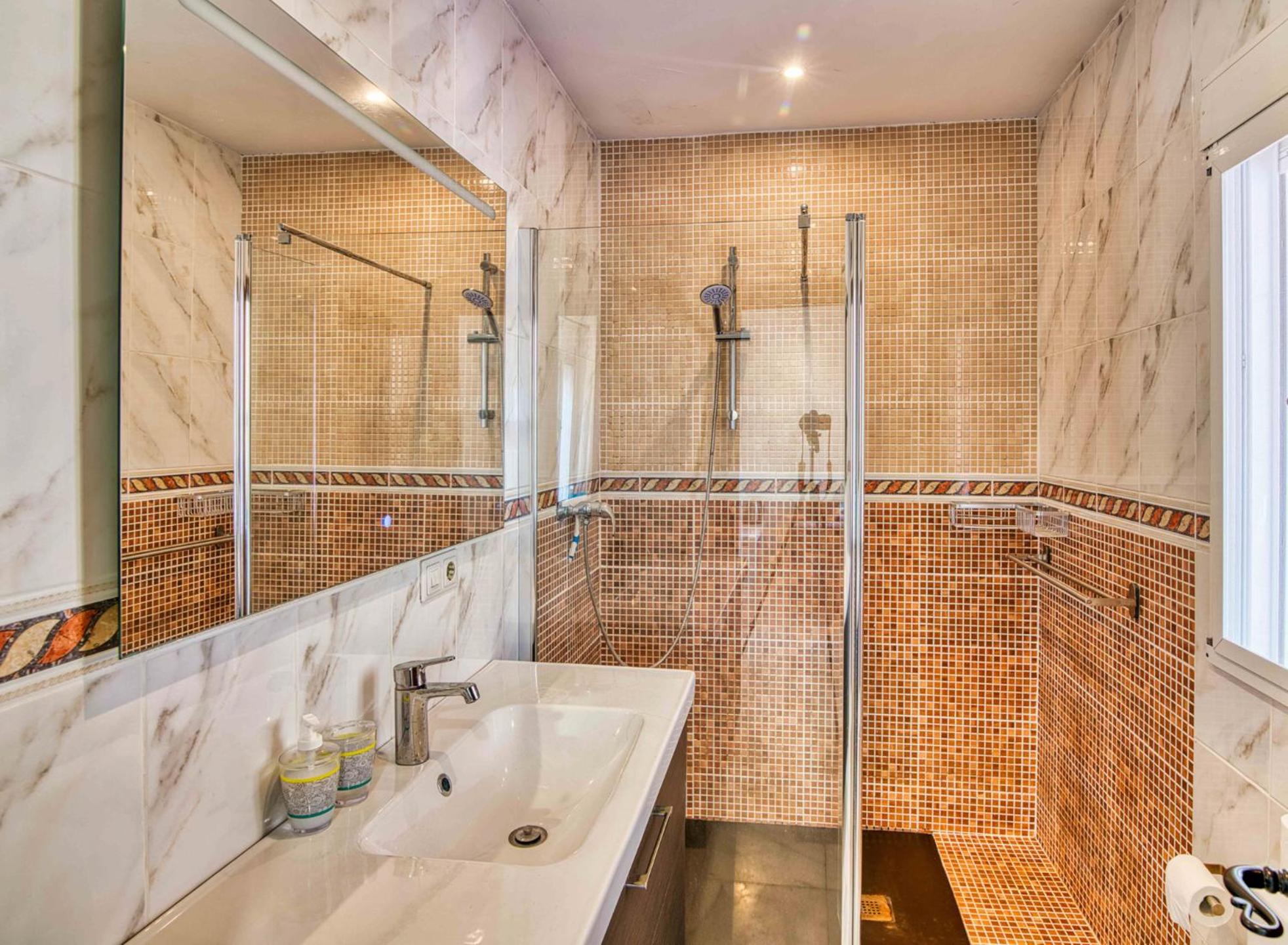 Deluxe Double Room (1 adult + 2 children) photo 3
