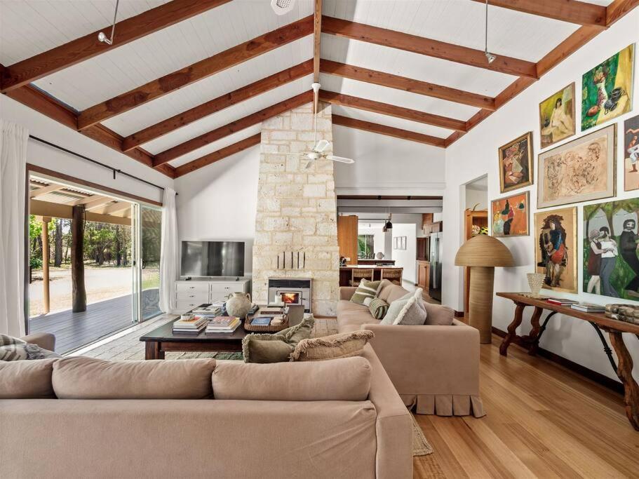 Four-Bedroom House photo 2
