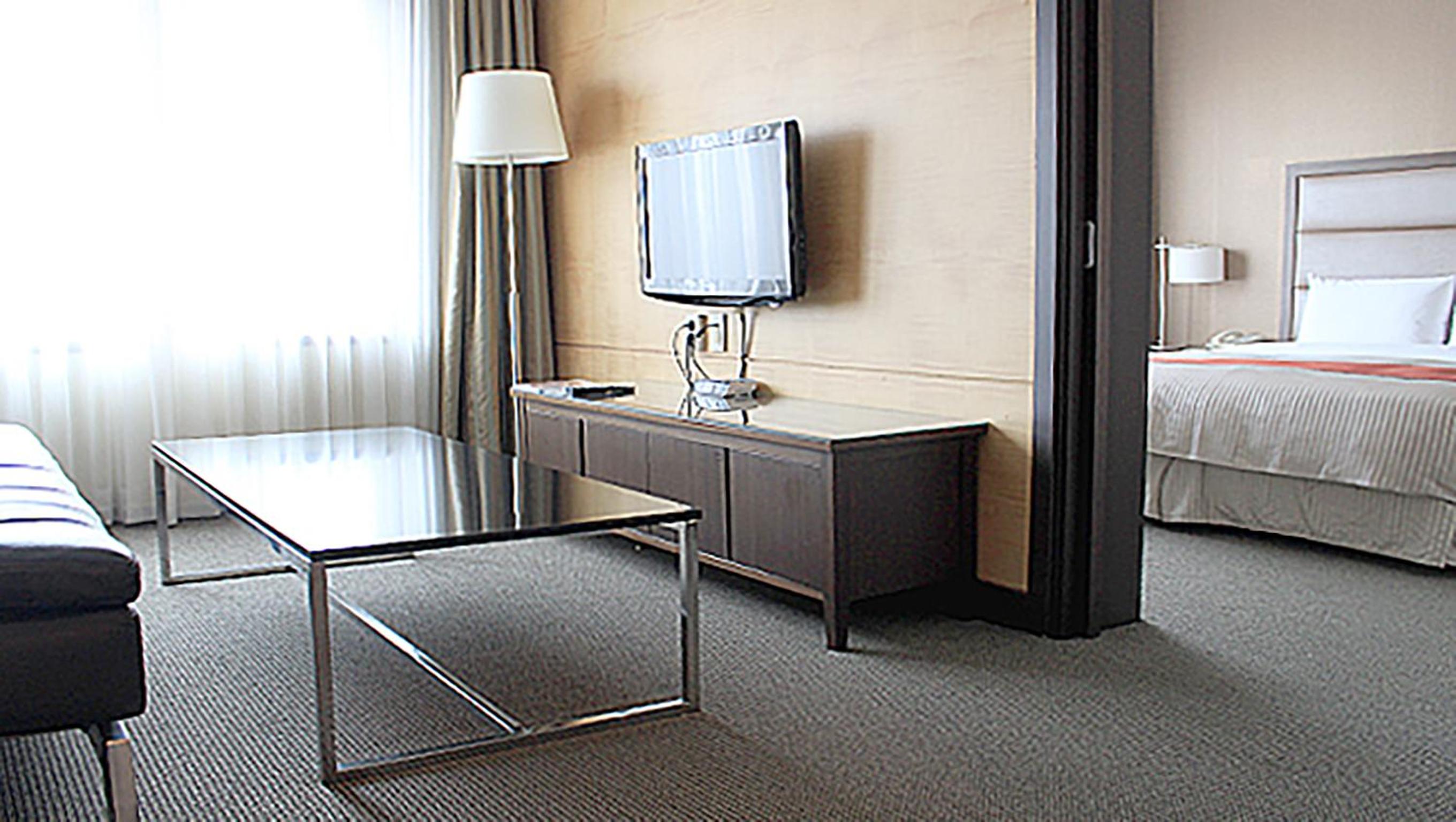 Suite - Photo 9