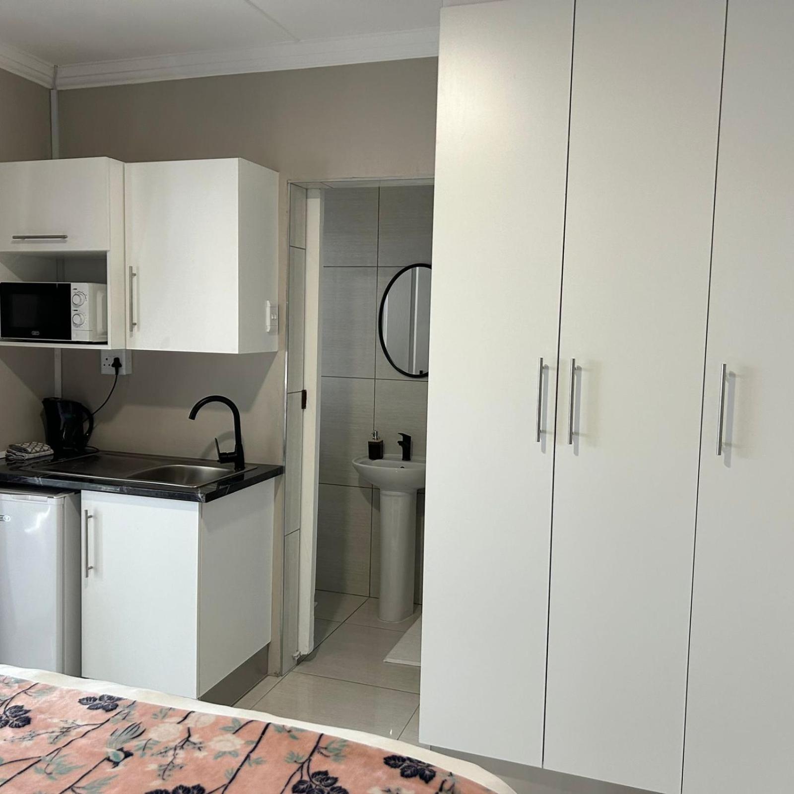 Basic Double Room - Photo 3