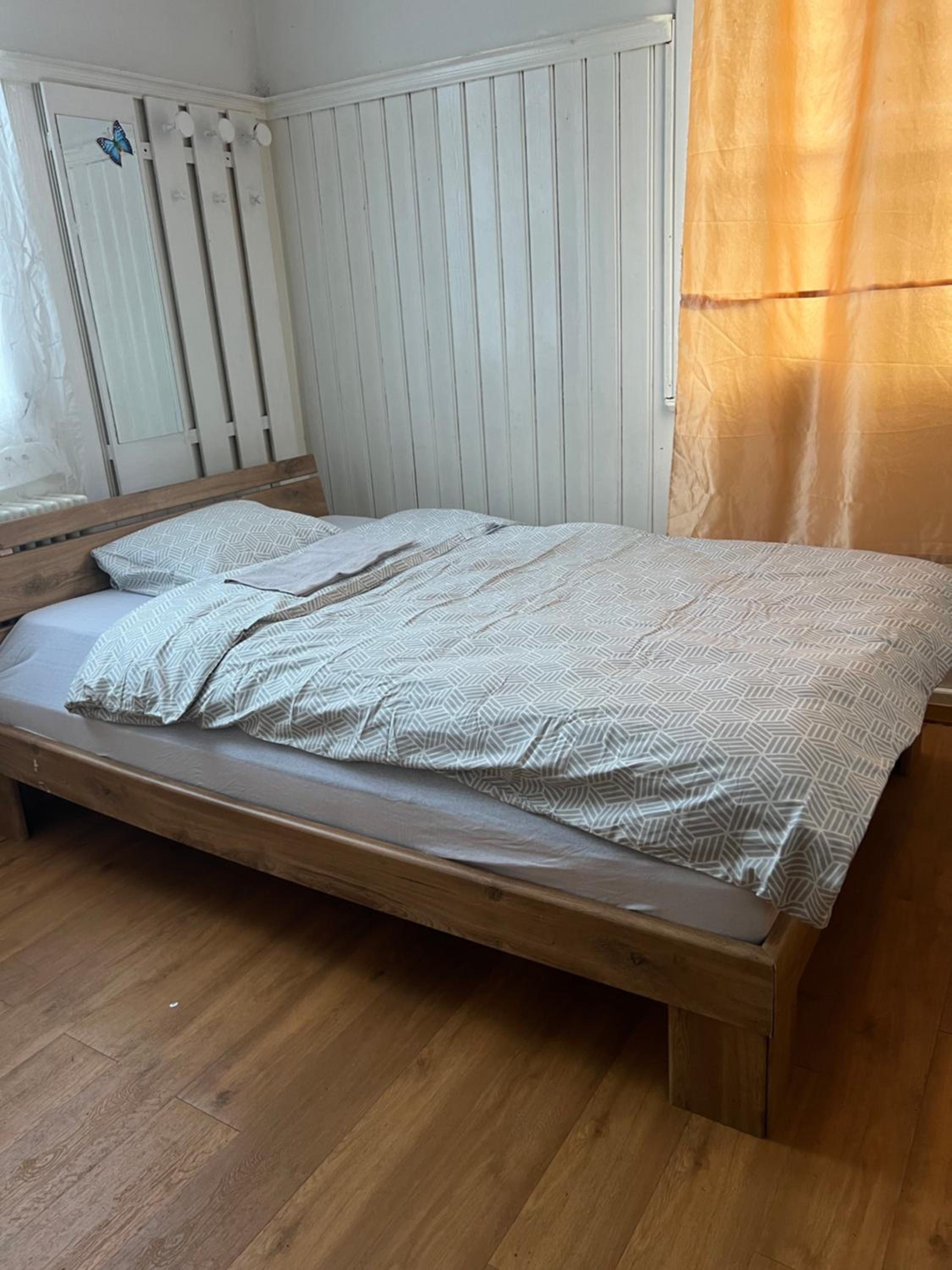 Single Room with Shared Bathroom photo 2