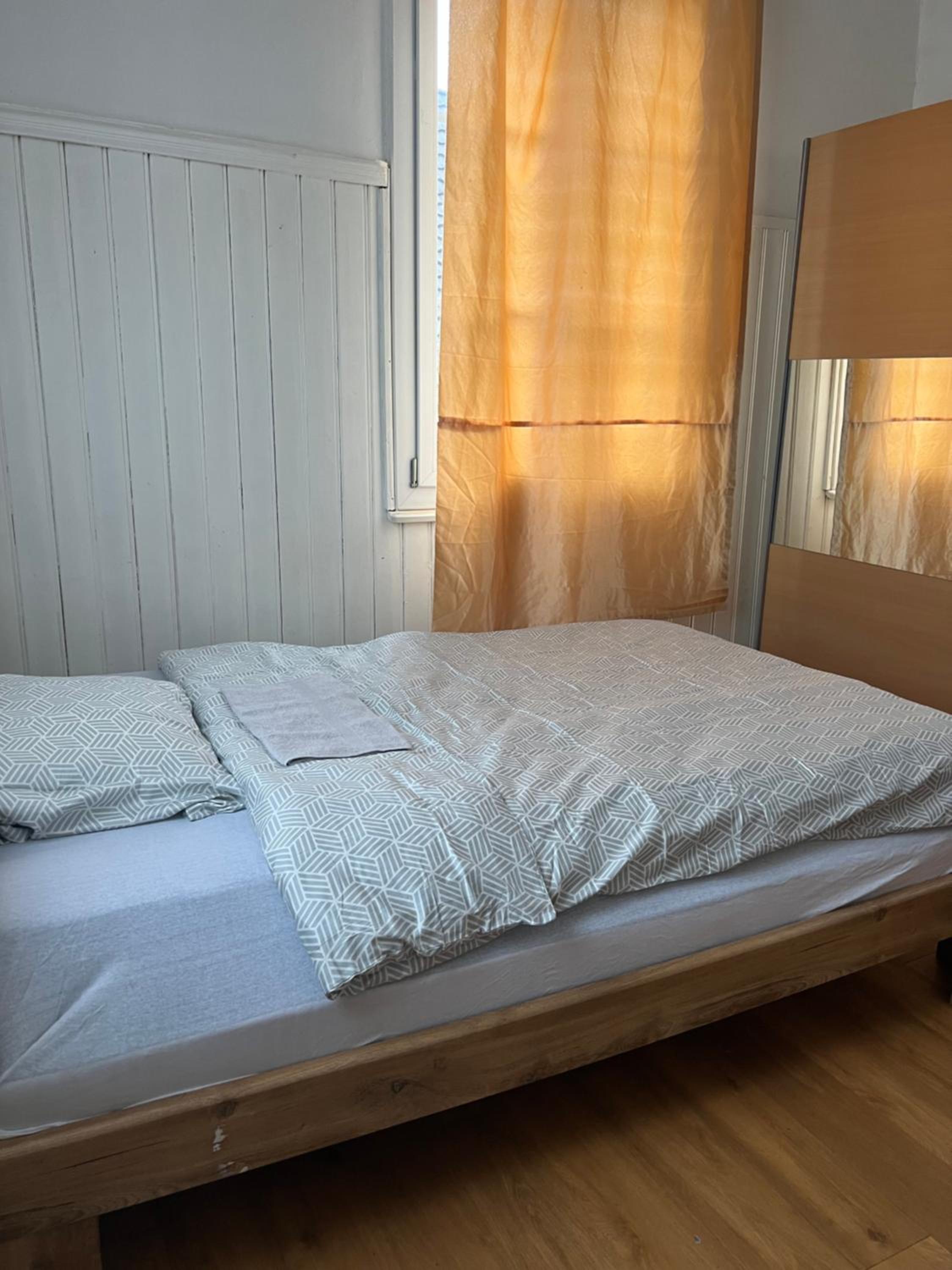 Single Room with Shared Bathroom photo 3