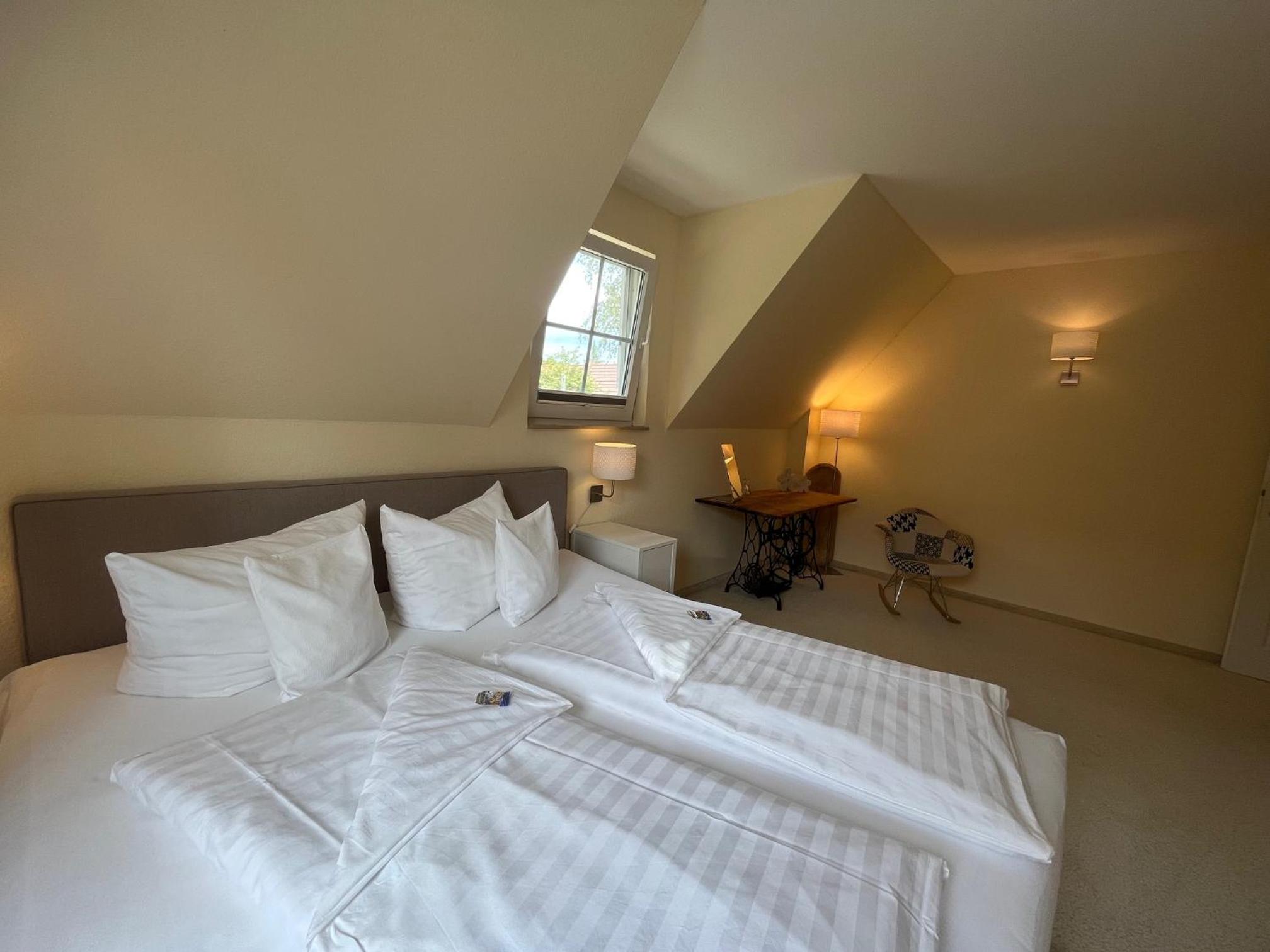 Five-Bedroom House photo 1