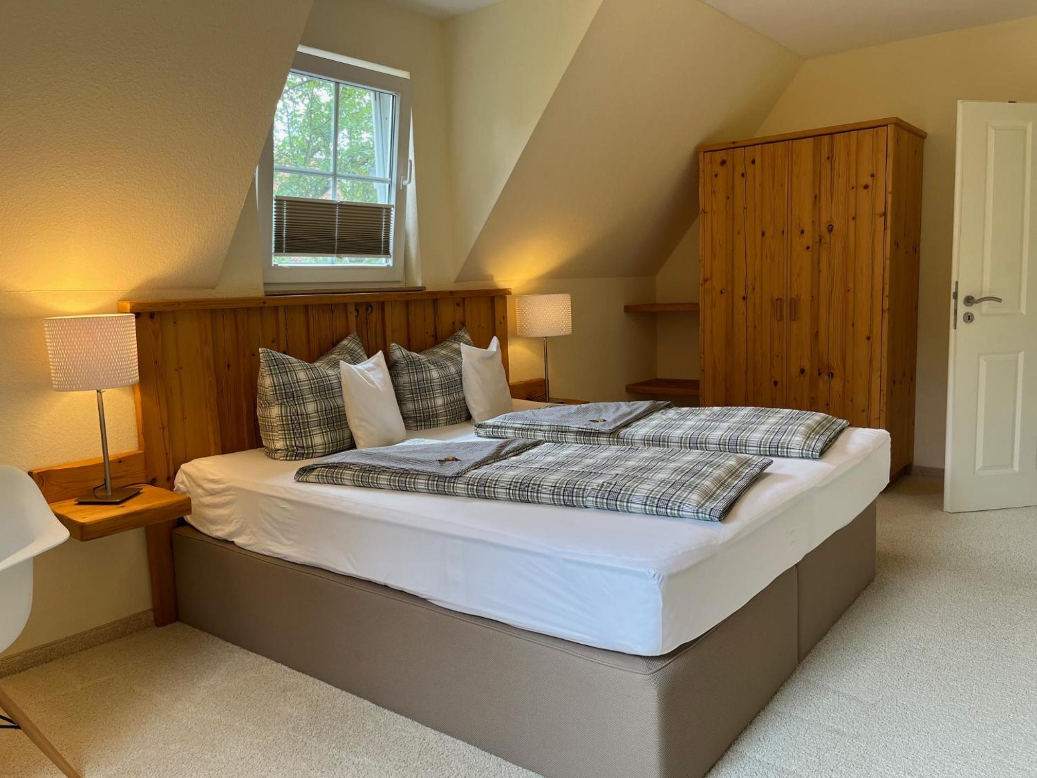 Five-Bedroom House photo 2