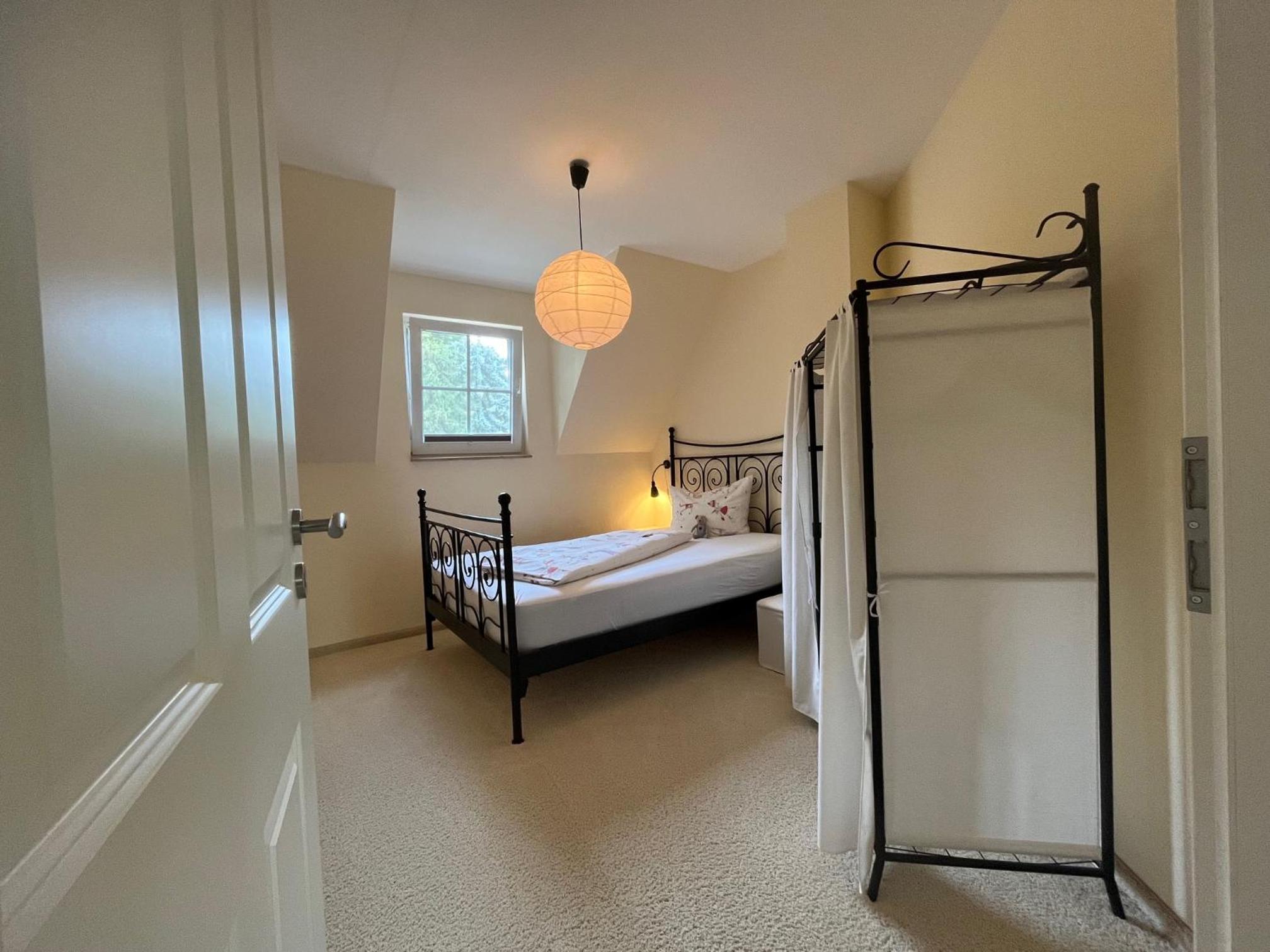 Five-Bedroom House photo 3