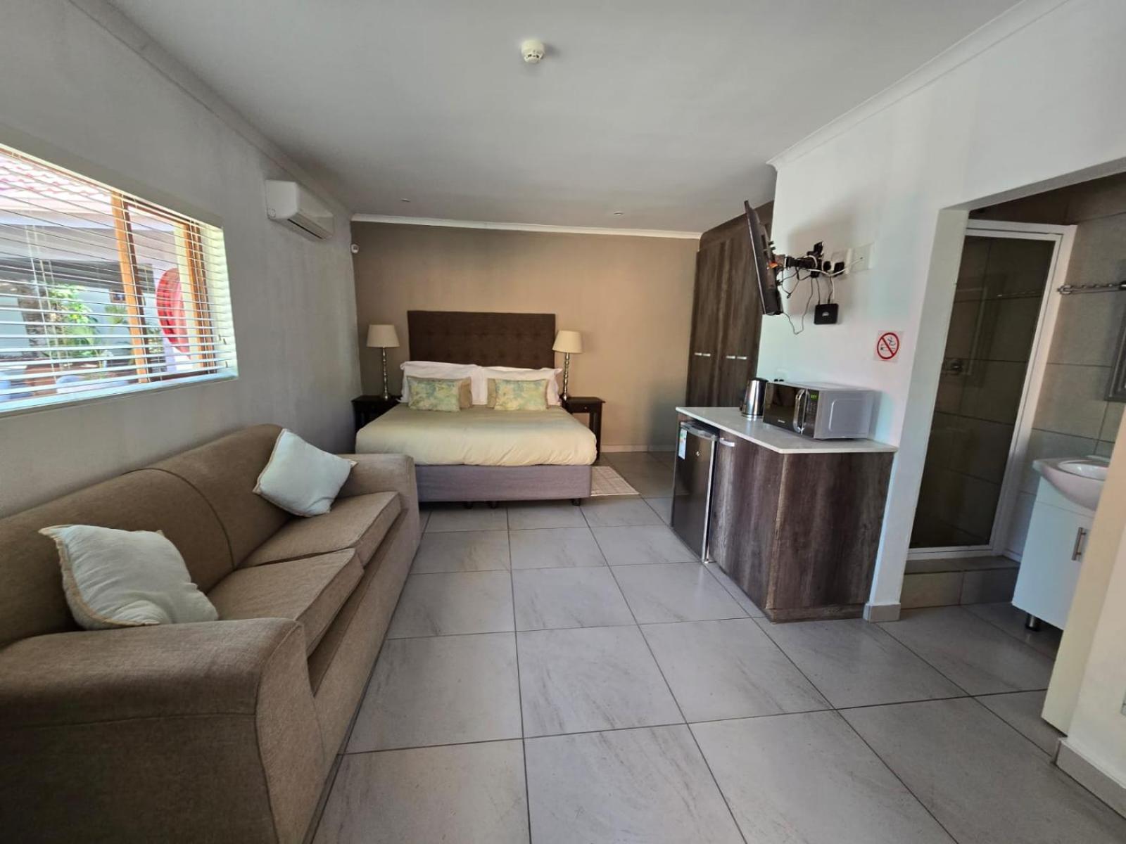 Family Room - Photo 14