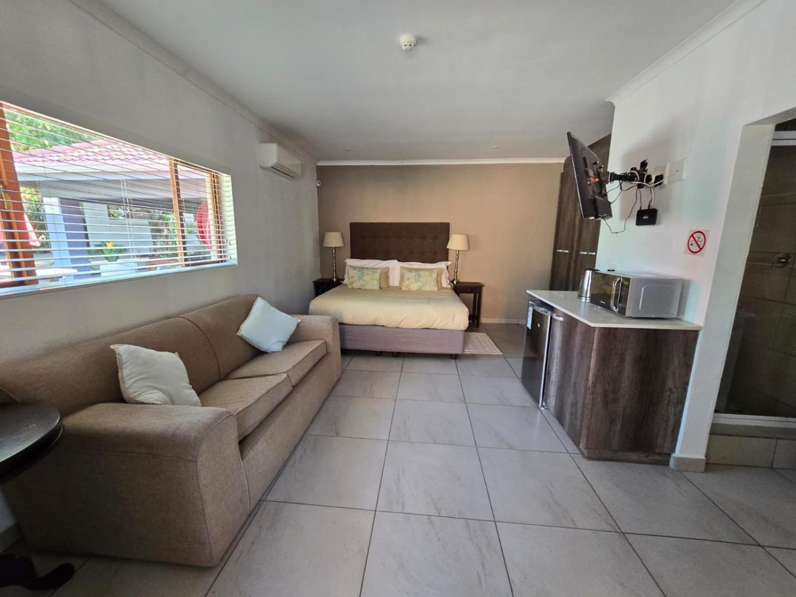 Family Room - Photo 2