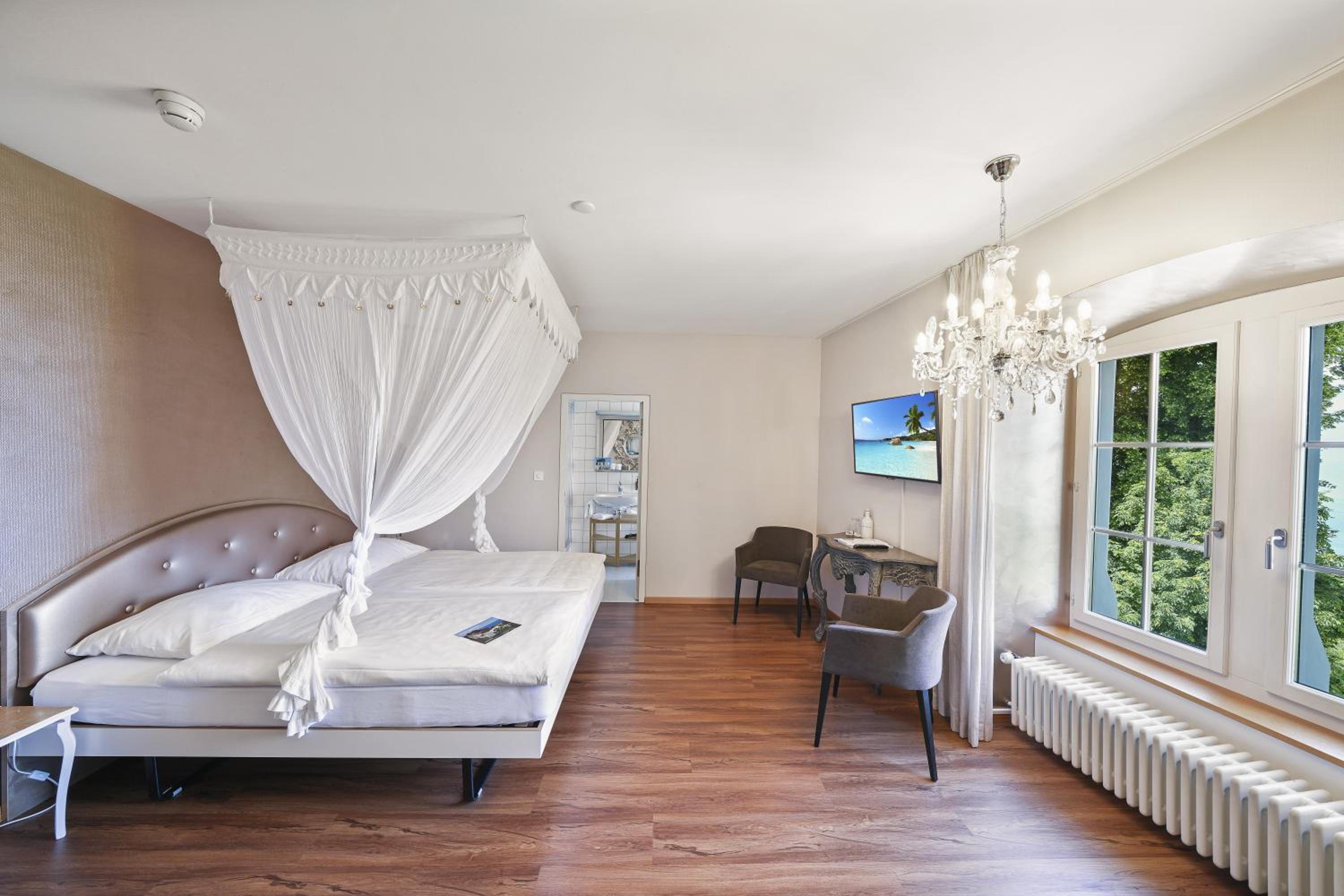 Deluxe Double Or Twin Room With Lake View