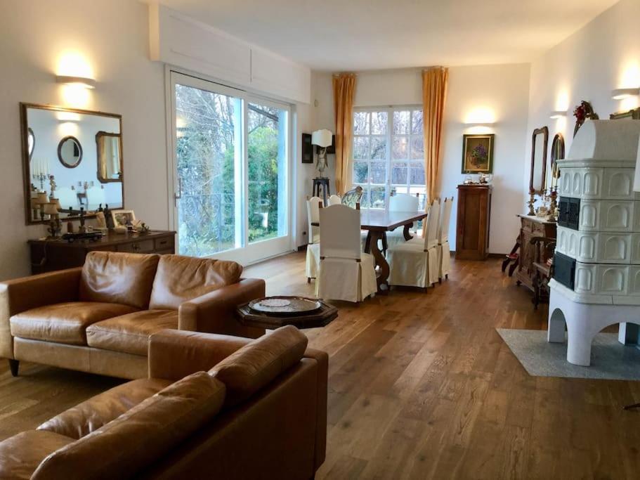 Deluxe One-Bedroom Apartment