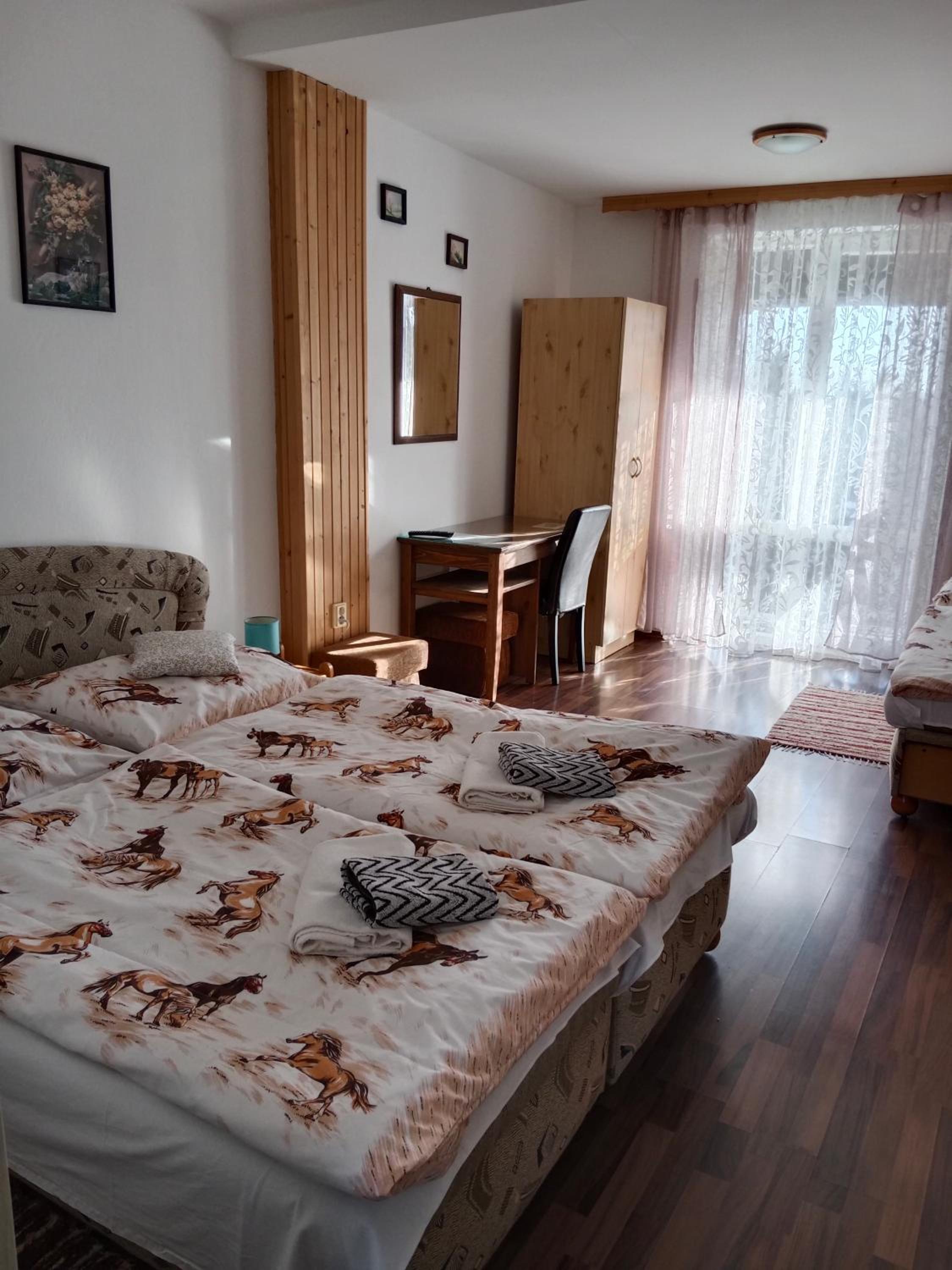 Double Room with Balcony (2 Adults + 1 Child) photo 3