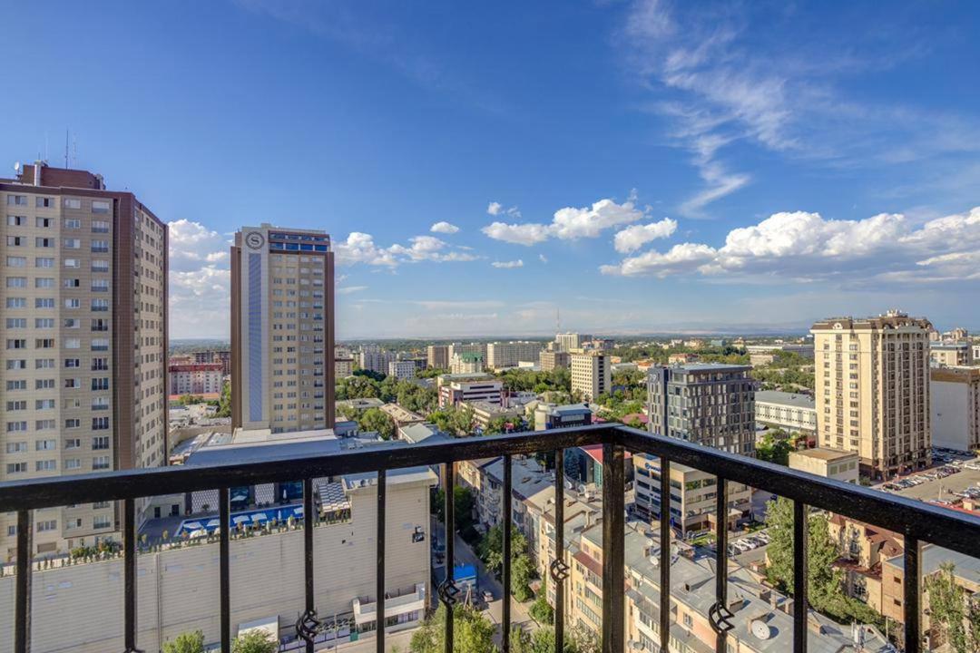 Two-Bedroom Deluxe Apartment with Garden View photo 2