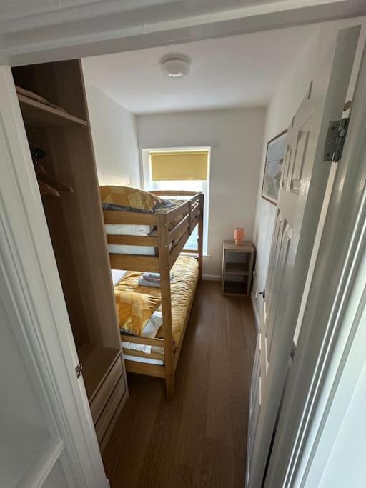 Three-Bedroom House photo 2