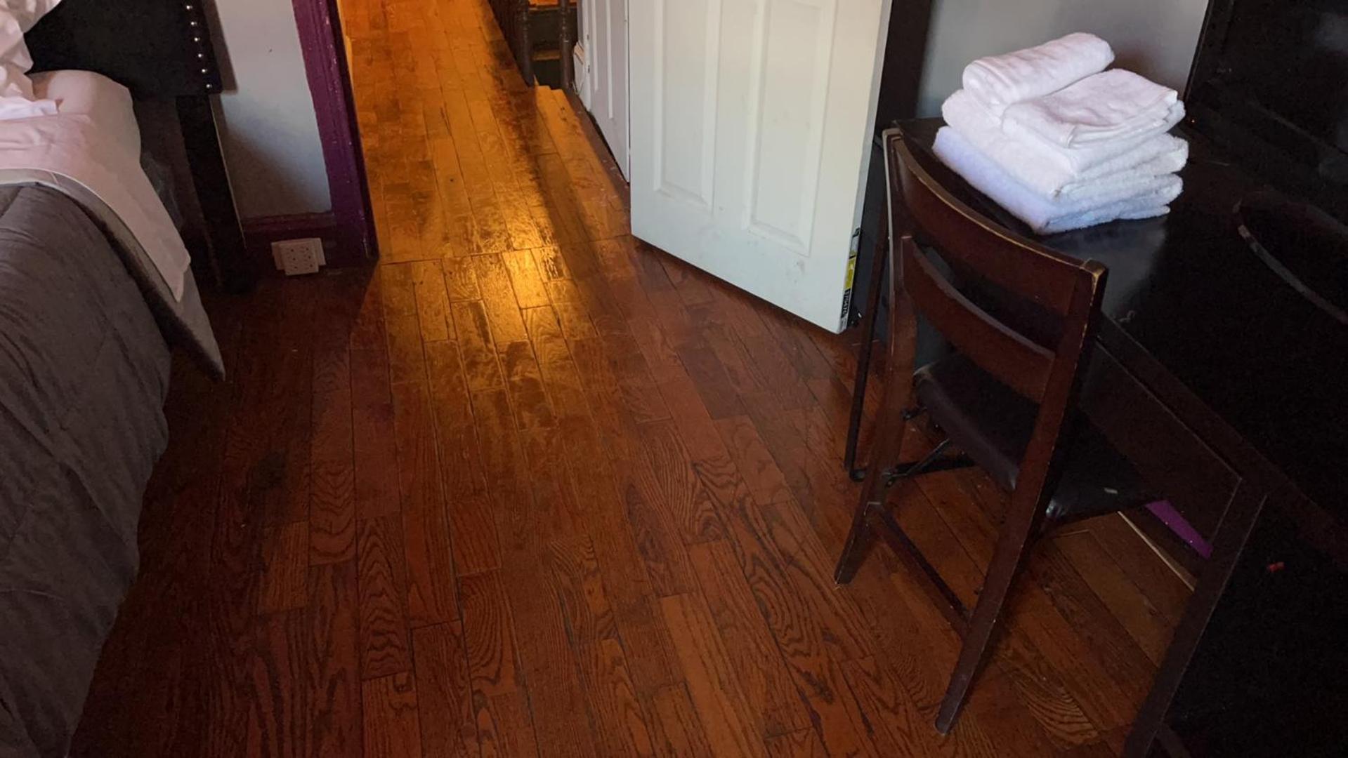 Queen Room photo 2