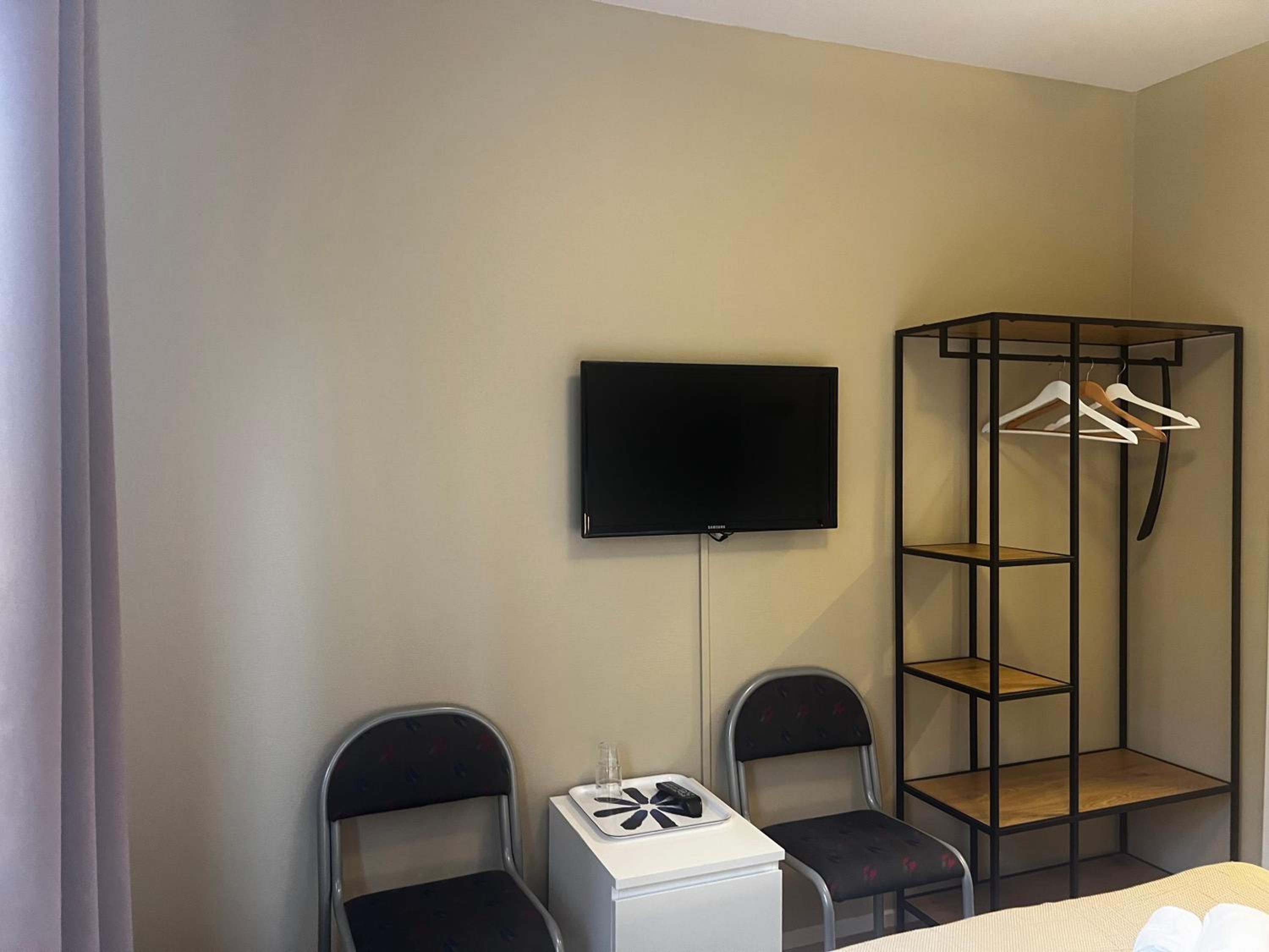 Standard Twin Room with Shared Bathroom photo 1