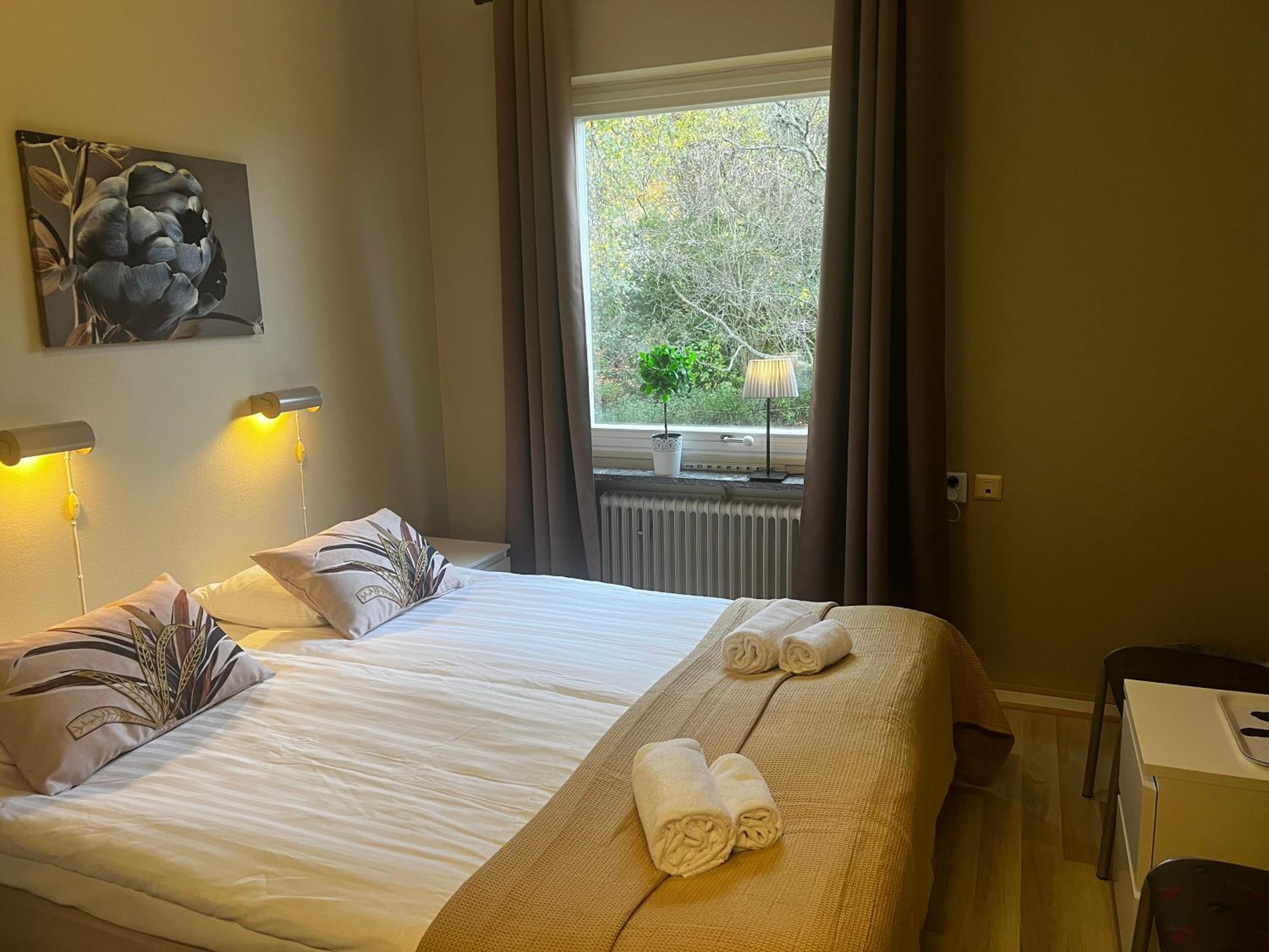 Standard Twin Room with Shared Bathroom photo 2