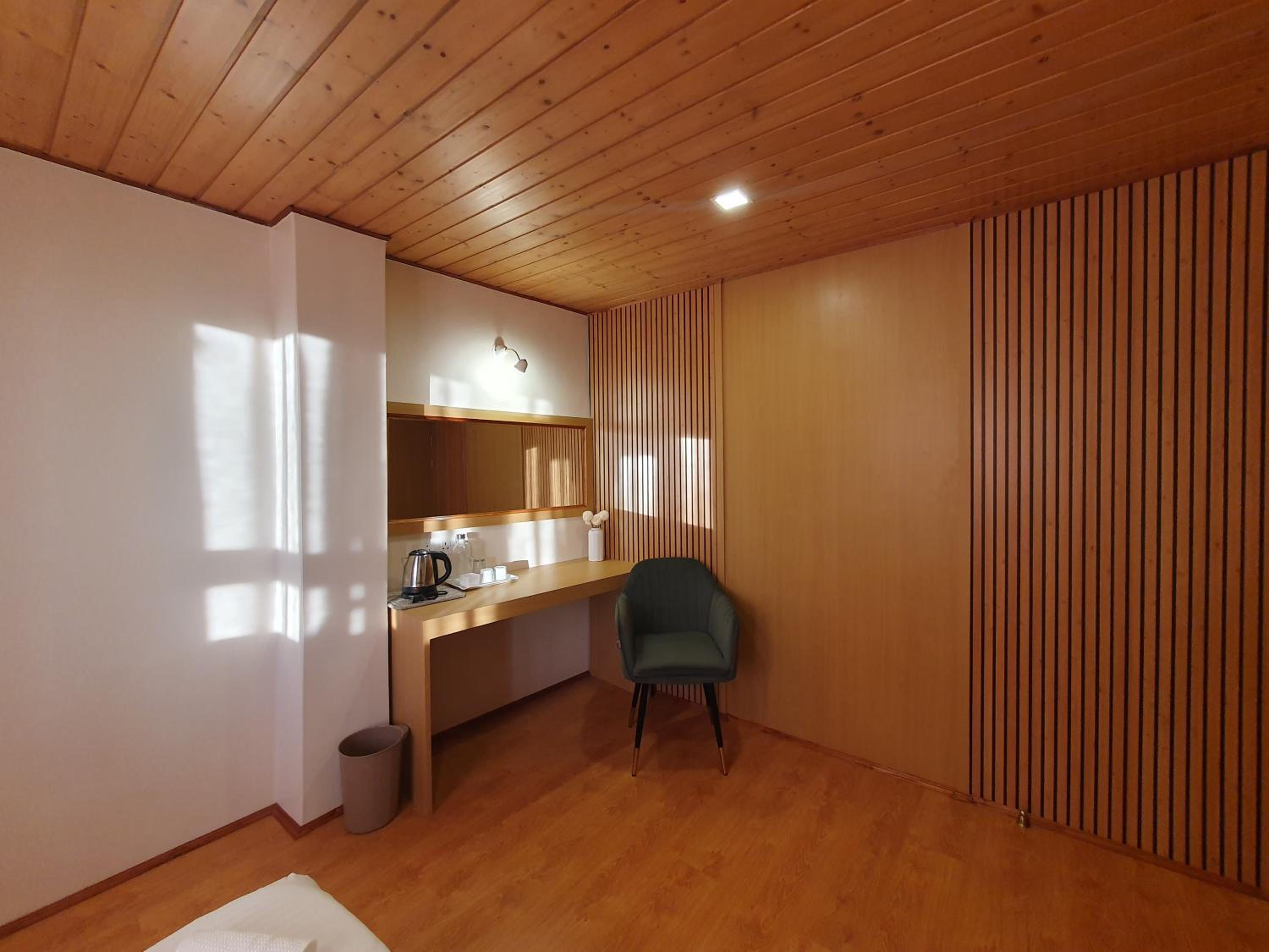 Double Room with Shared Bathroom photo 2