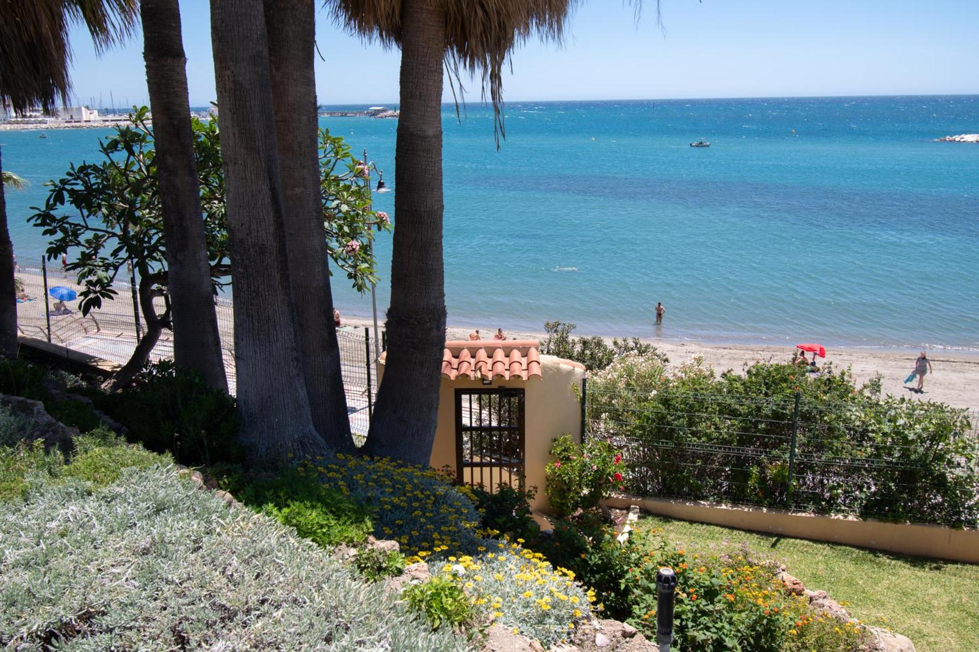 Two-Bedroom Apartment with Balcony and Sea View photo 2