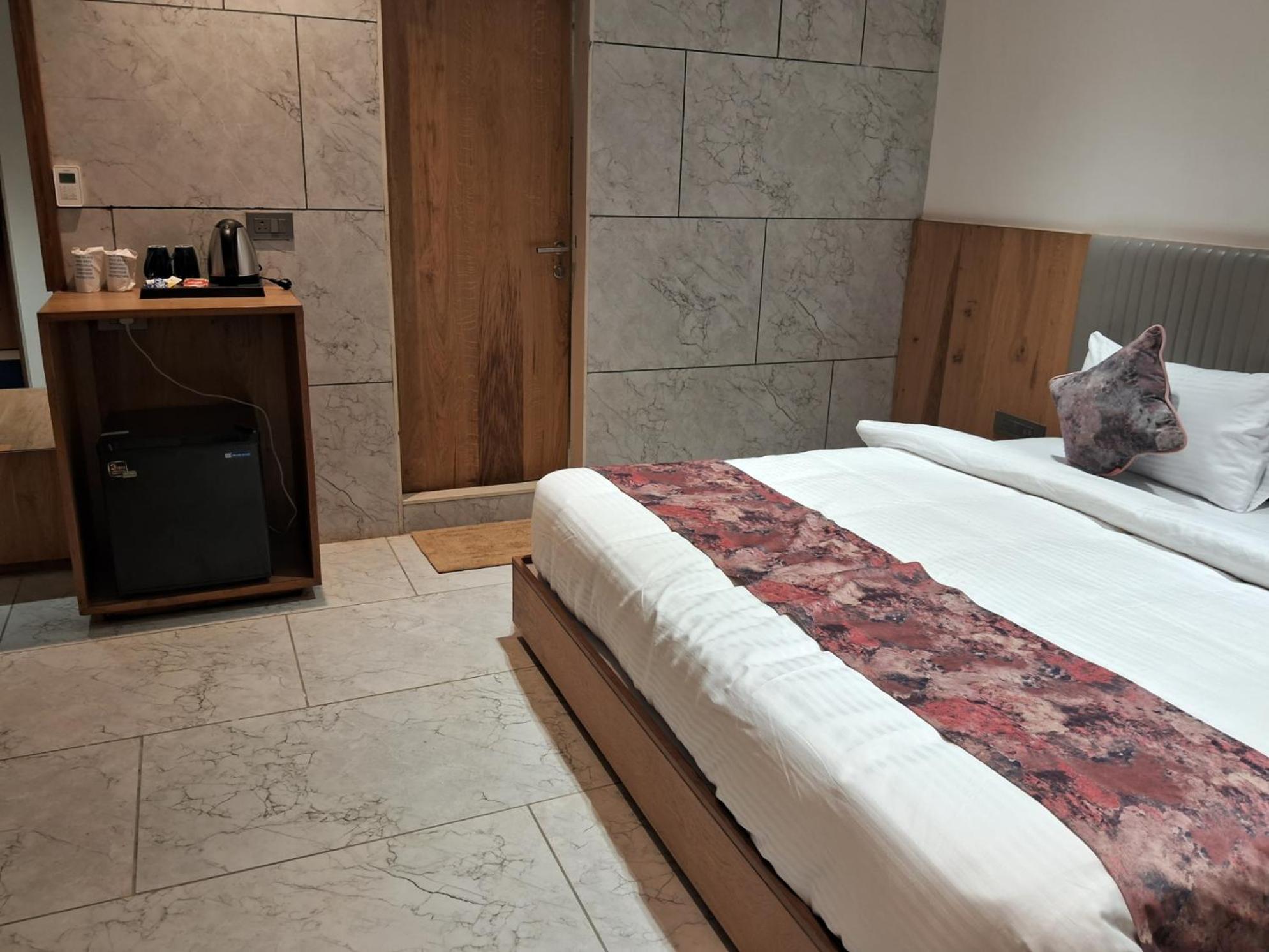 Deluxe Room - Photo 1