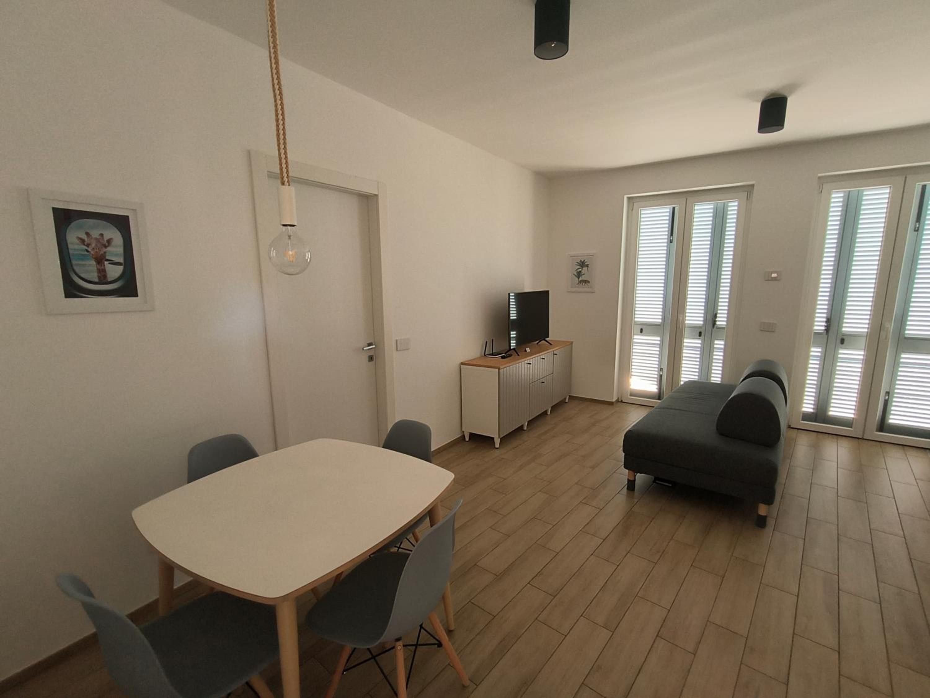 One-Bedroom Apartment photo 1