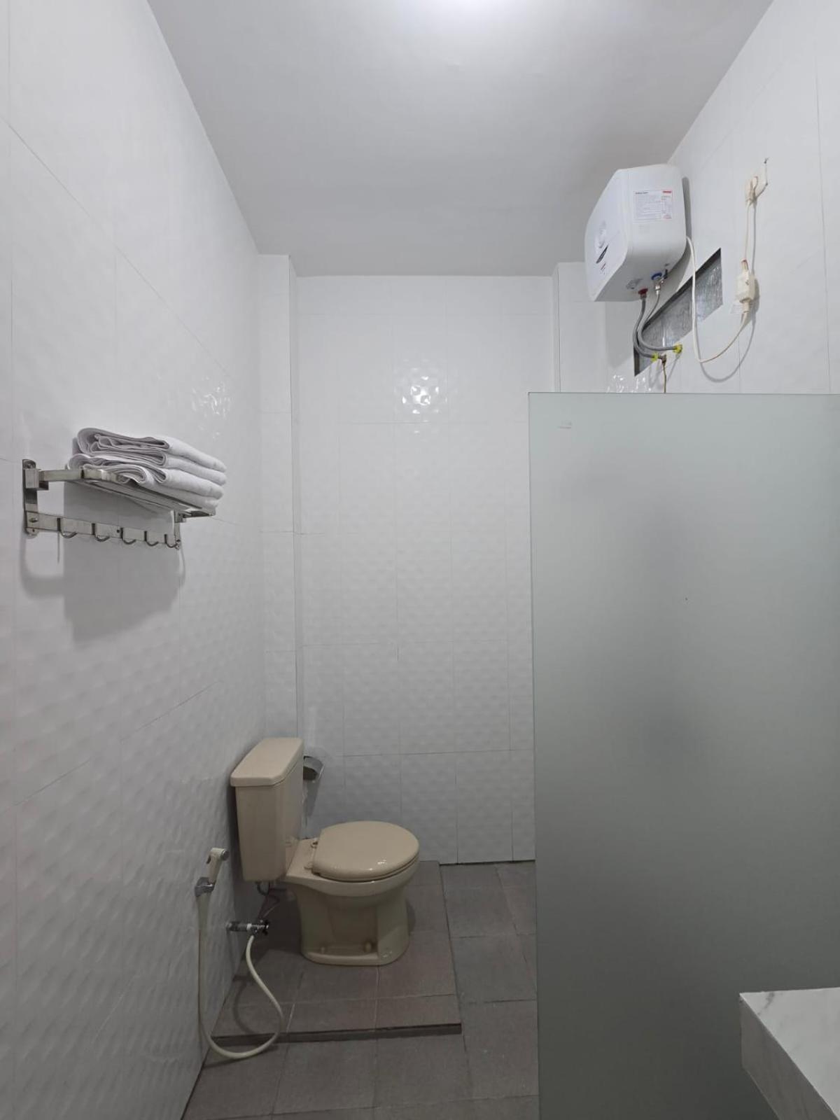 Twin Room with Private Bathroom photo 2
