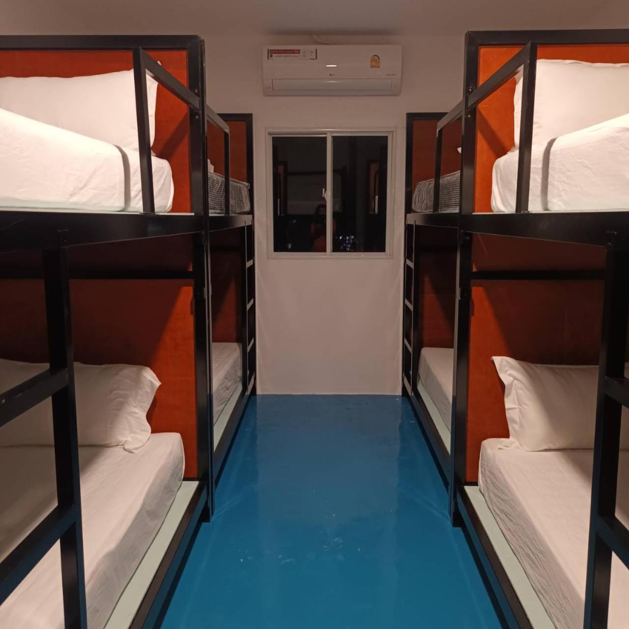 Bed in 8-Bed Mixed Dormitory Room photo 3