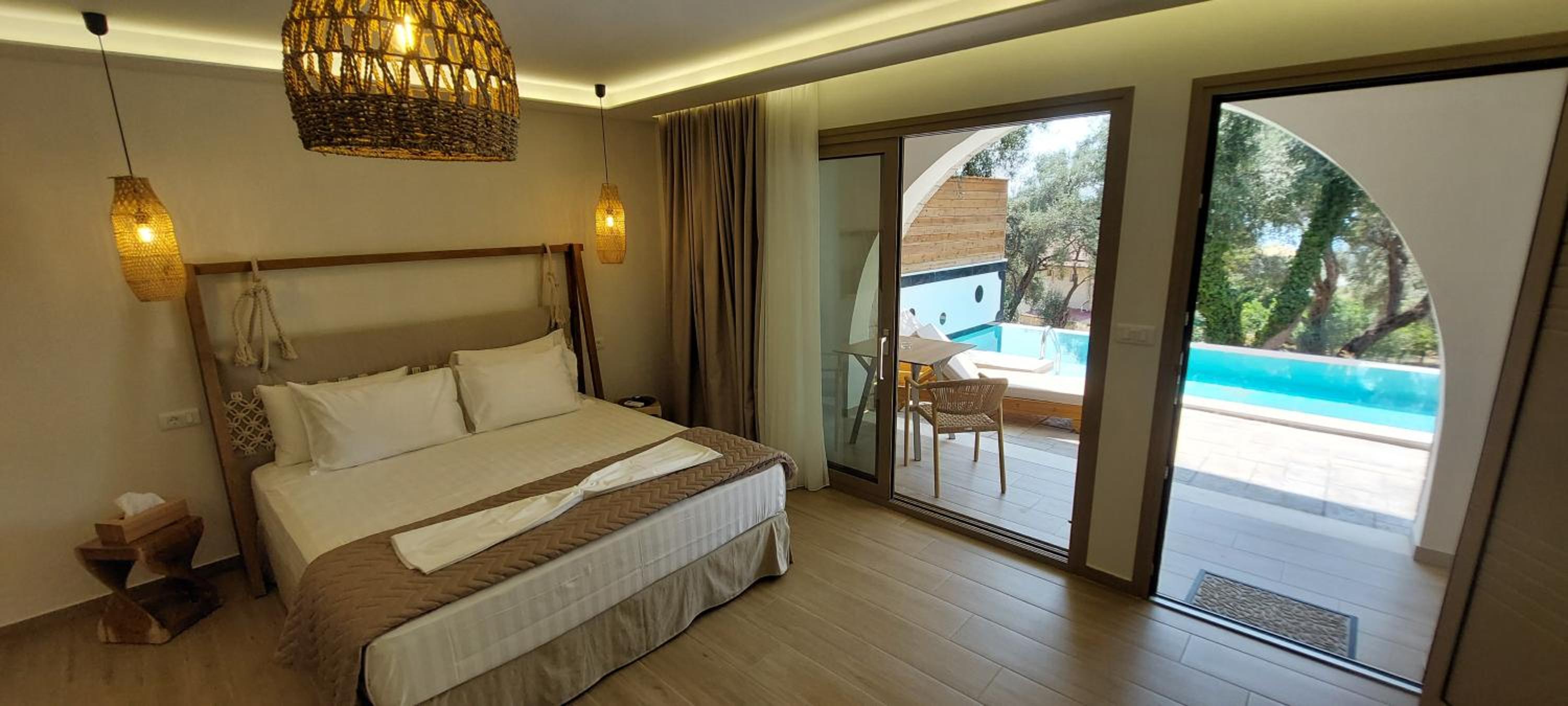 Junior Suite with Private Pool photo 3