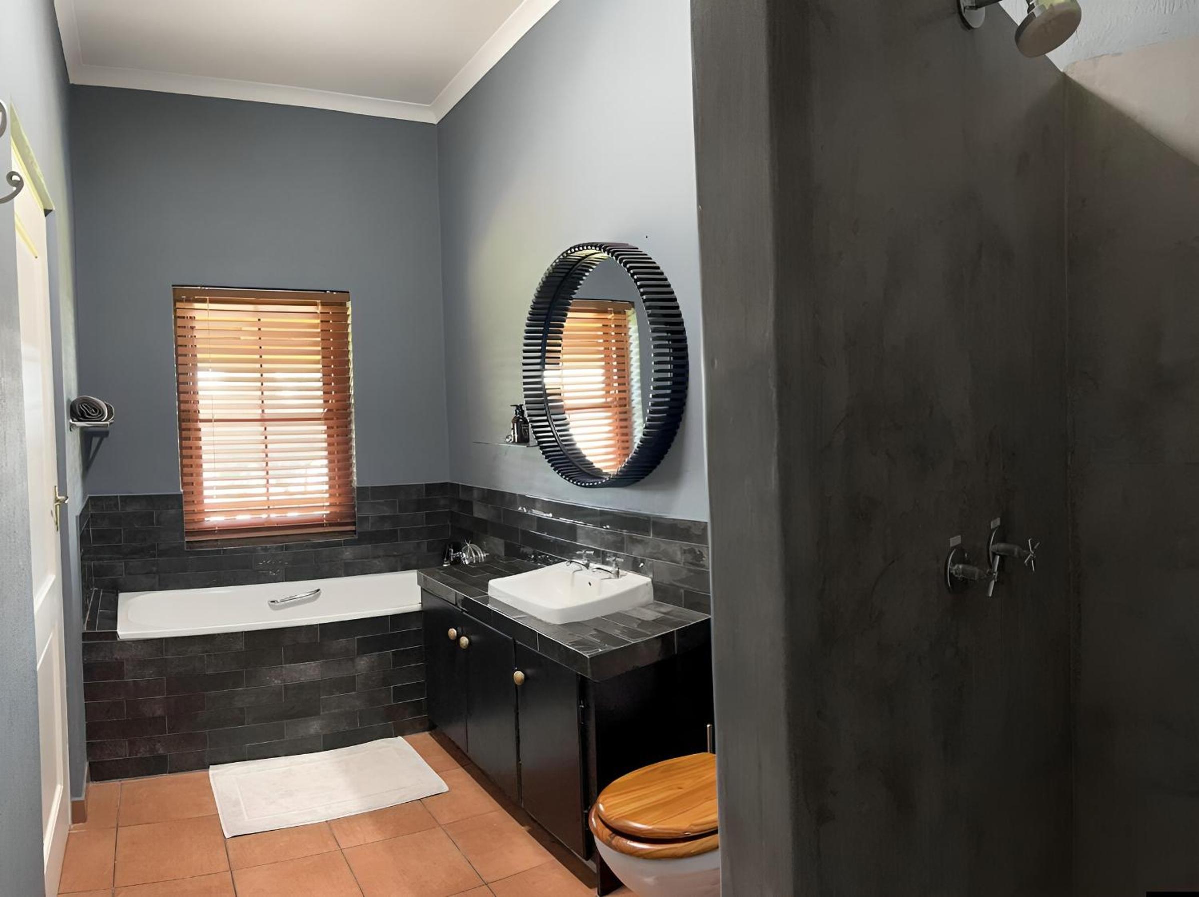 Comfort King Room photo 2