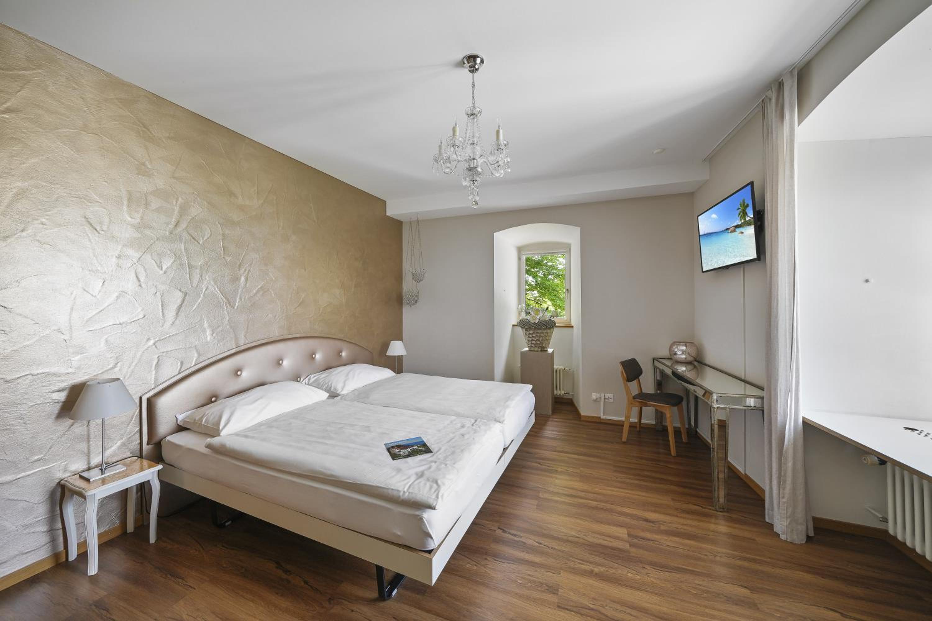 Deluxe Double Or Twin Room With Lake View