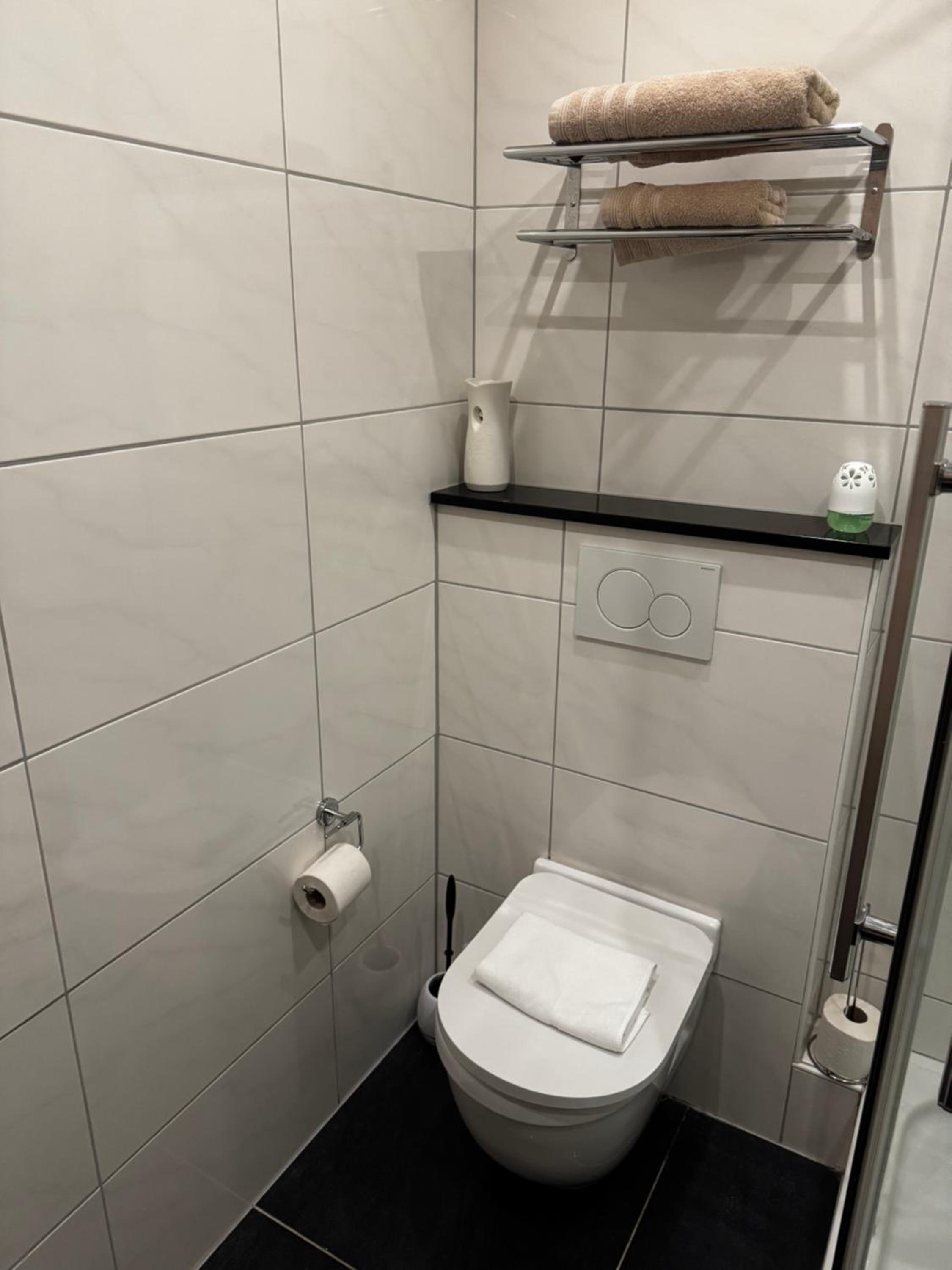 Deluxe Double Room - Photo 9