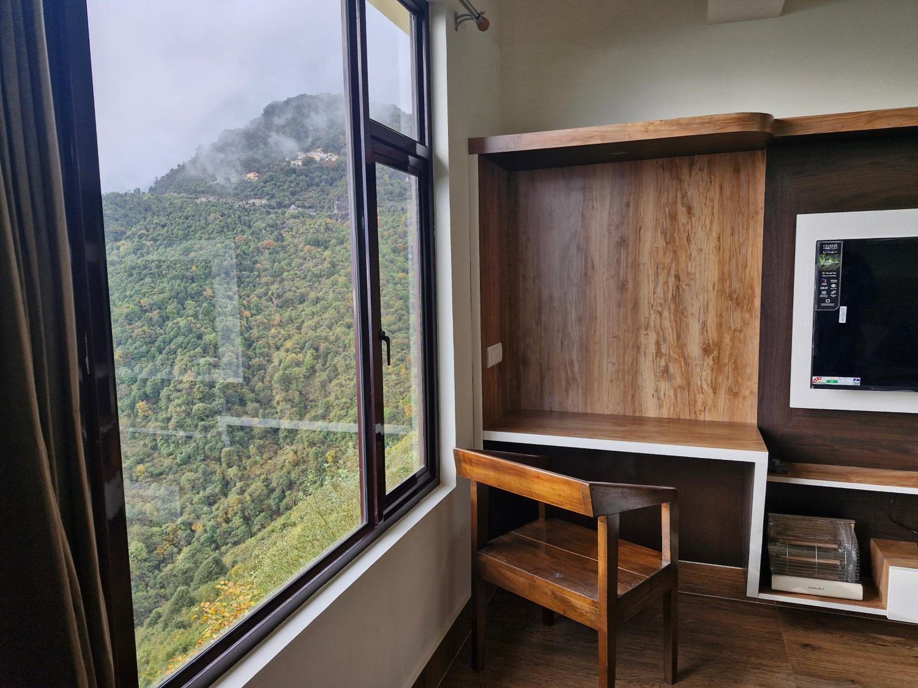 King Room with Mountain View photo 2