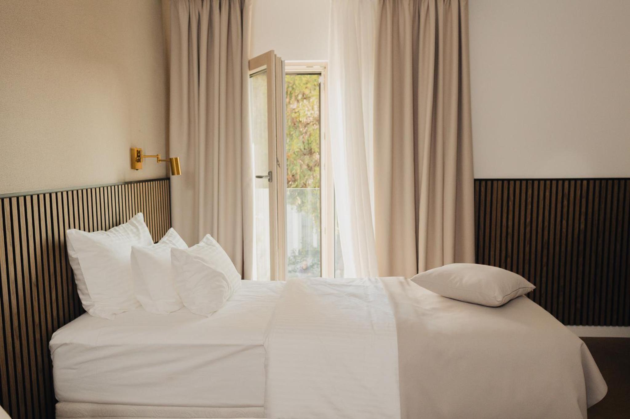 Large Double or Twin Room - Photo 3
