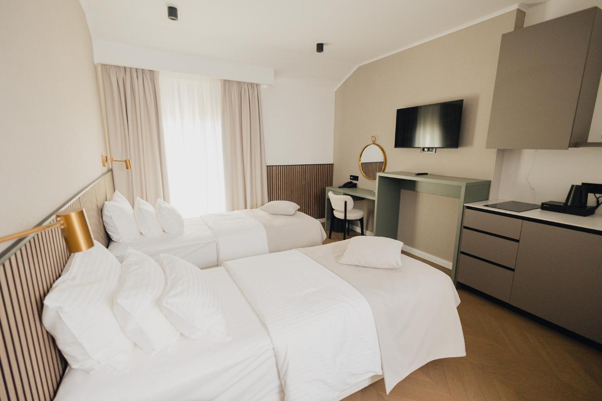 Large Double or Twin Room - Photo 1
