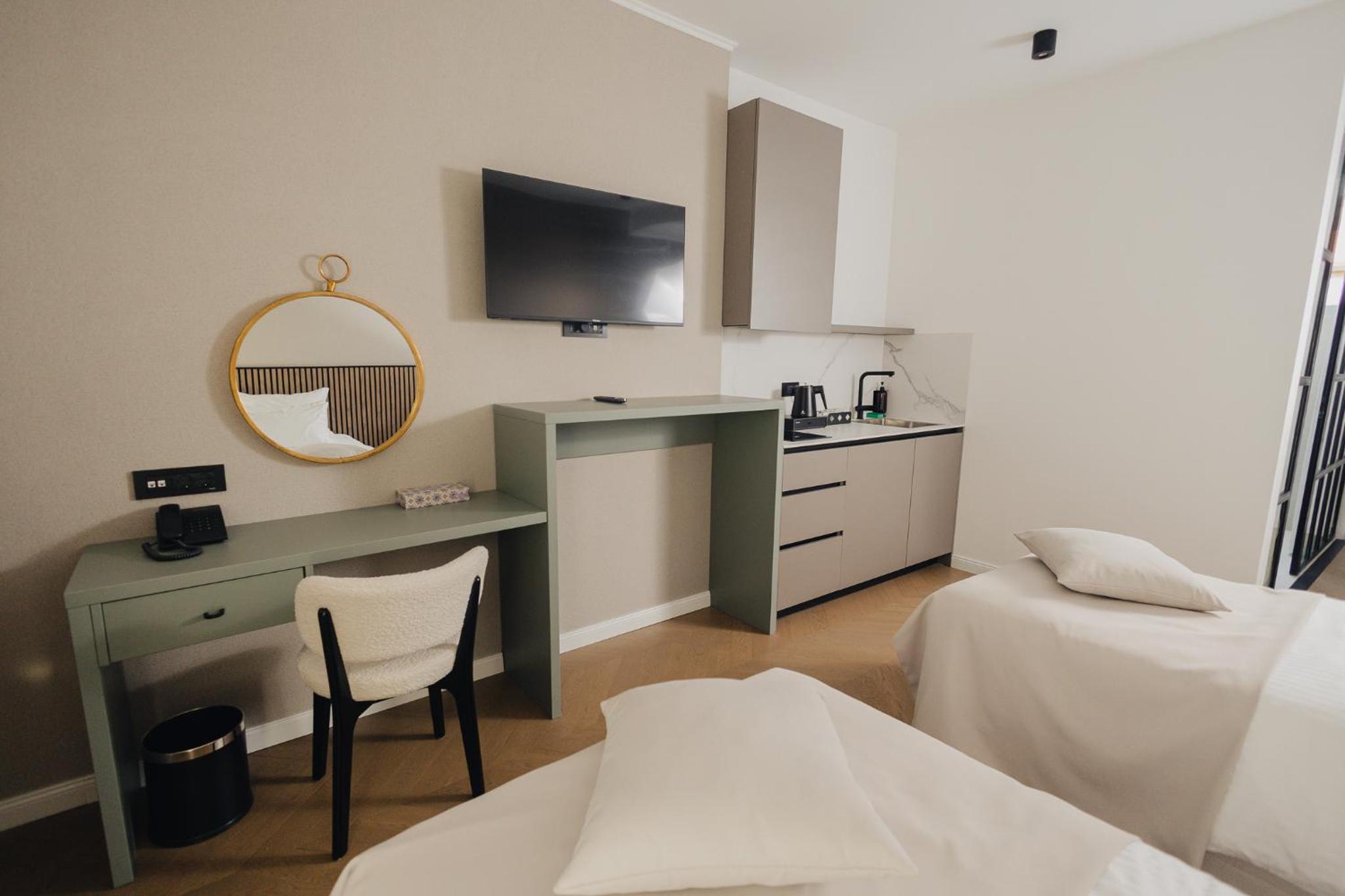 Large Double or Twin Room - Photo 5