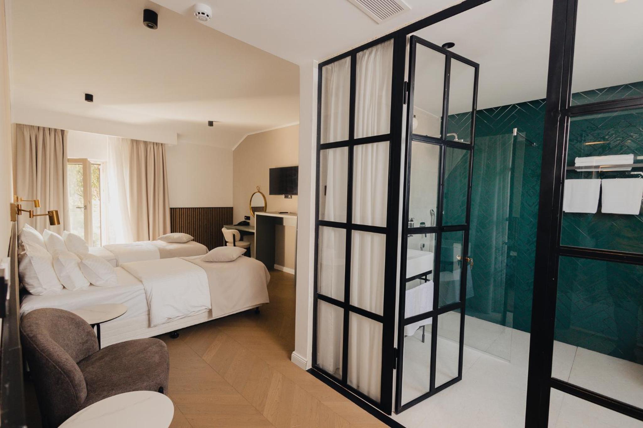 Large Double or Twin Room - Photo 2