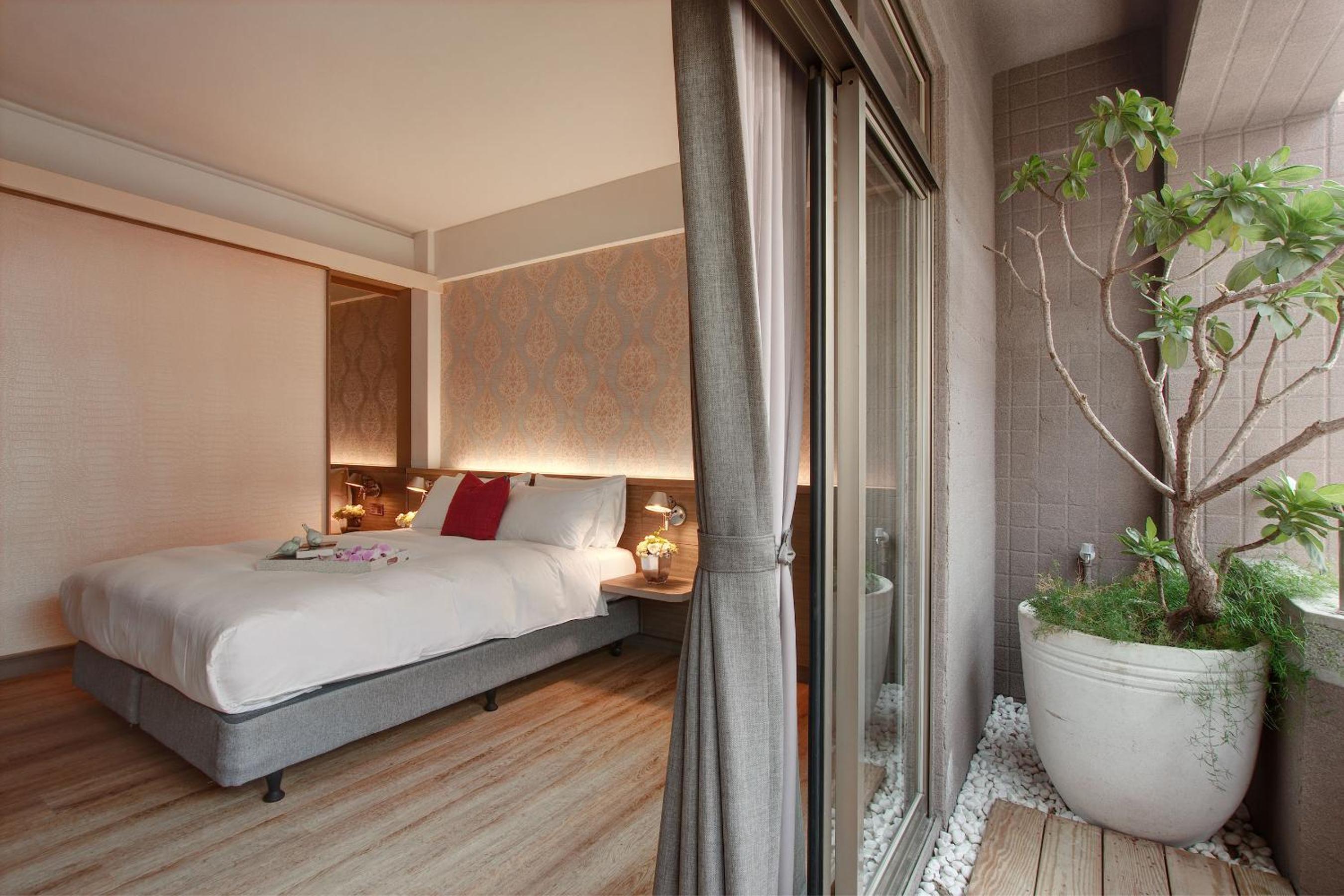 Double Room with Balcony - Photo 17