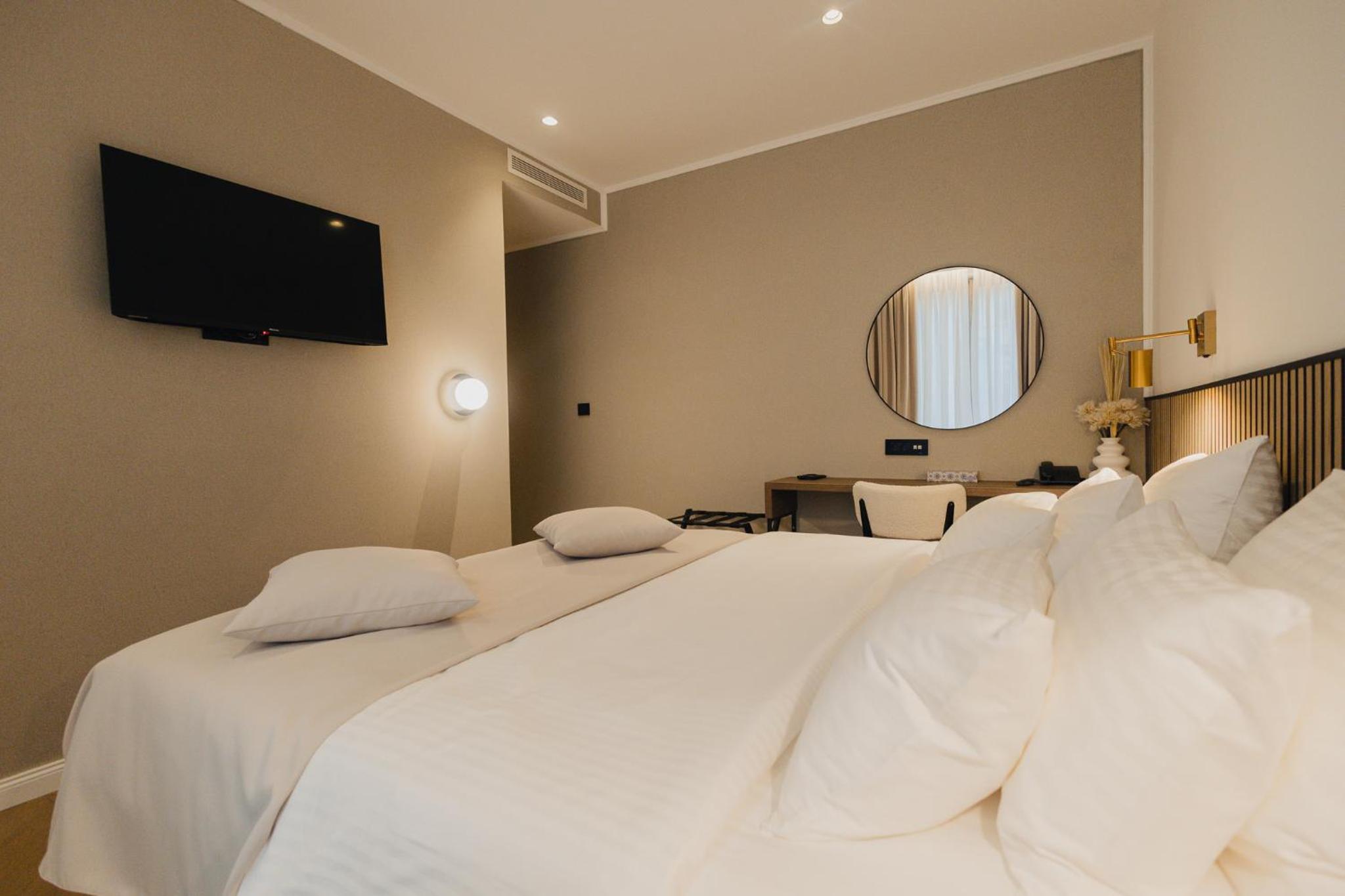 Deluxe Double or Twin Room - Photo 4