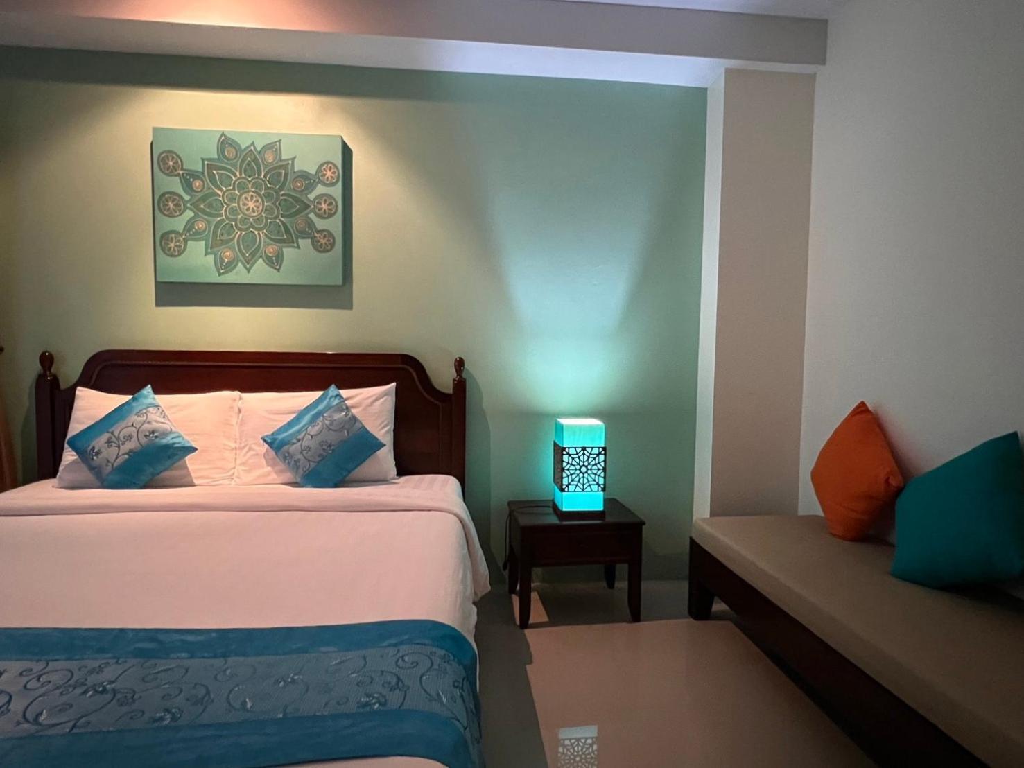 Deluxe Double Room with Balcony photo 3