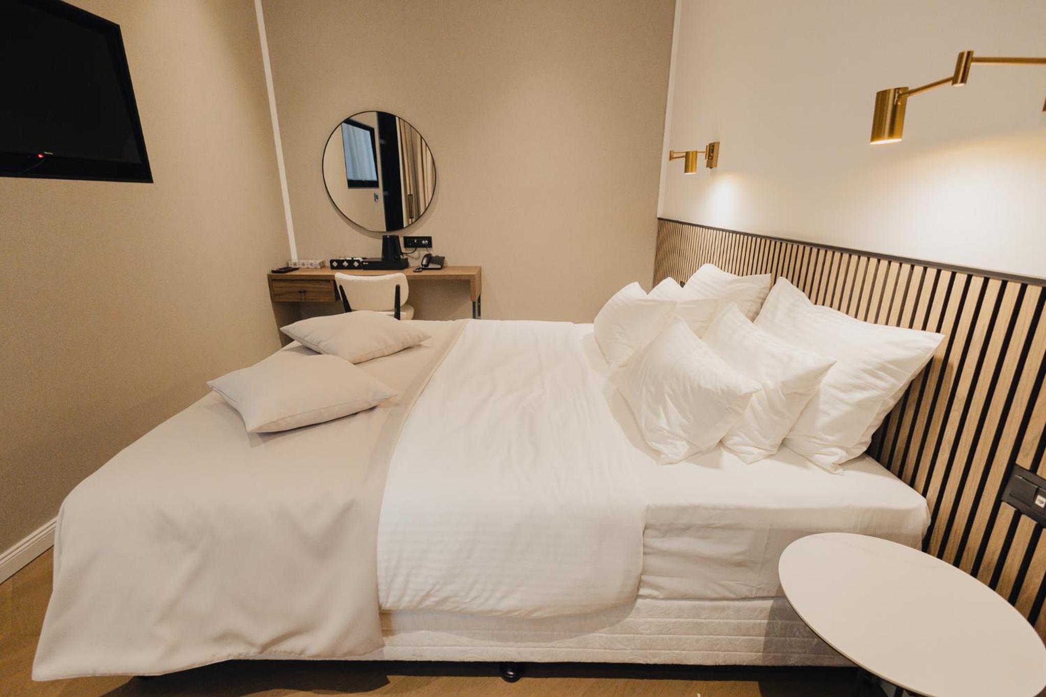 Standard Double or Twin Room - Photo 5