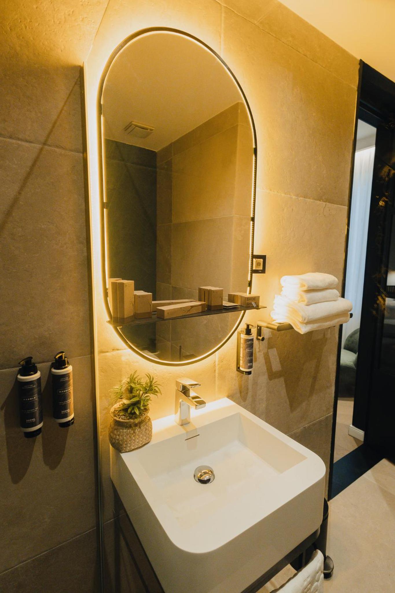 Standard Double or Twin Room - Photo 2
