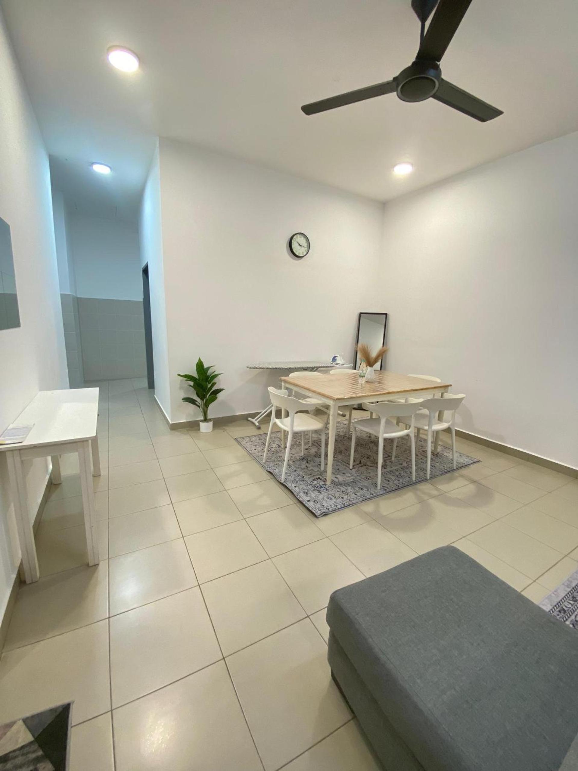 Four-Bedroom House photo 2