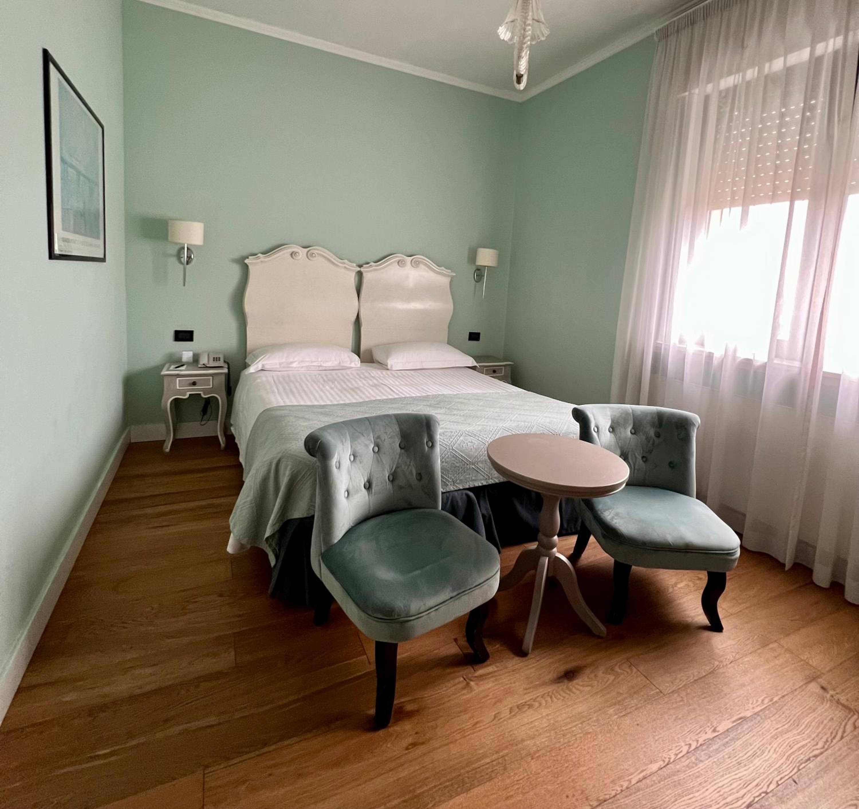 Double or Twin Room photo 3