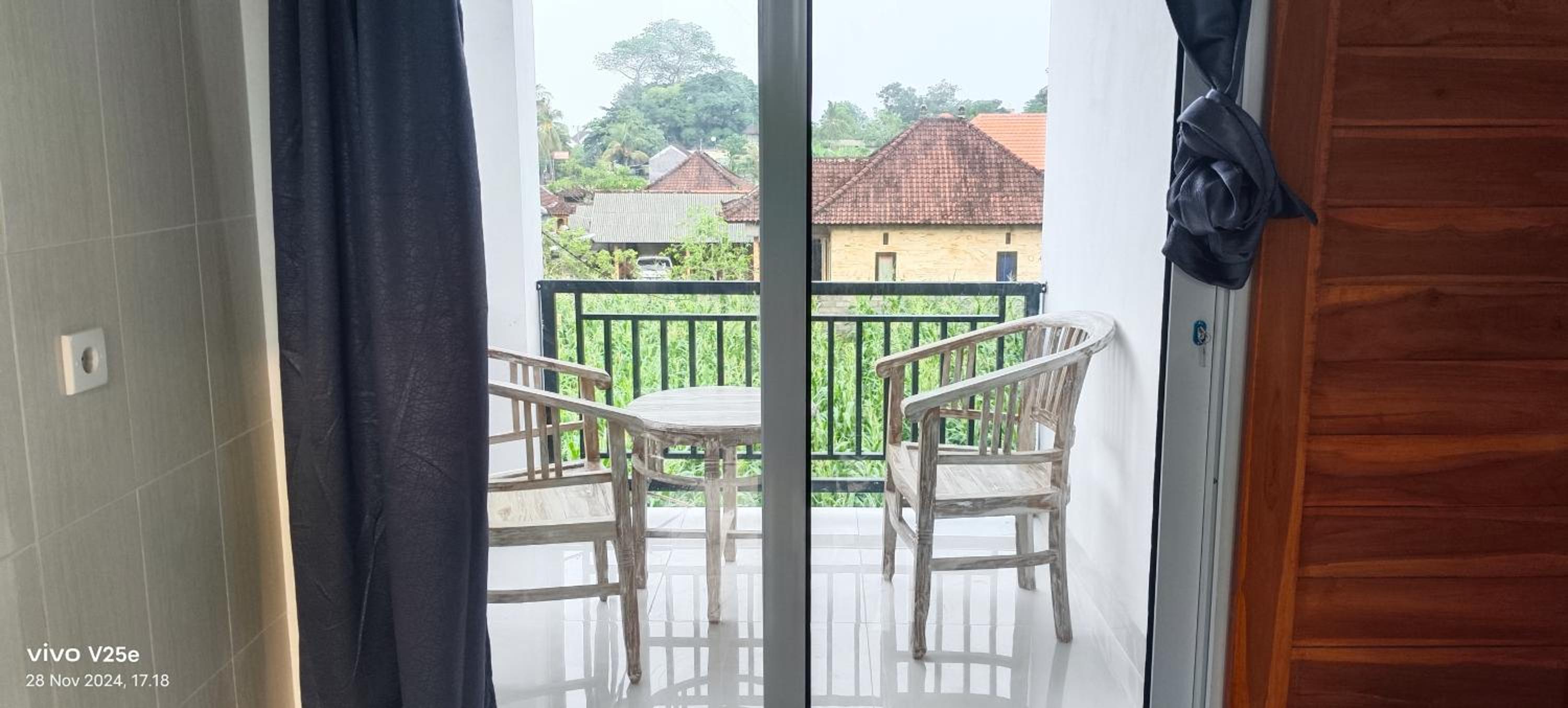 Deluxe Double Room with Balcony photo 3