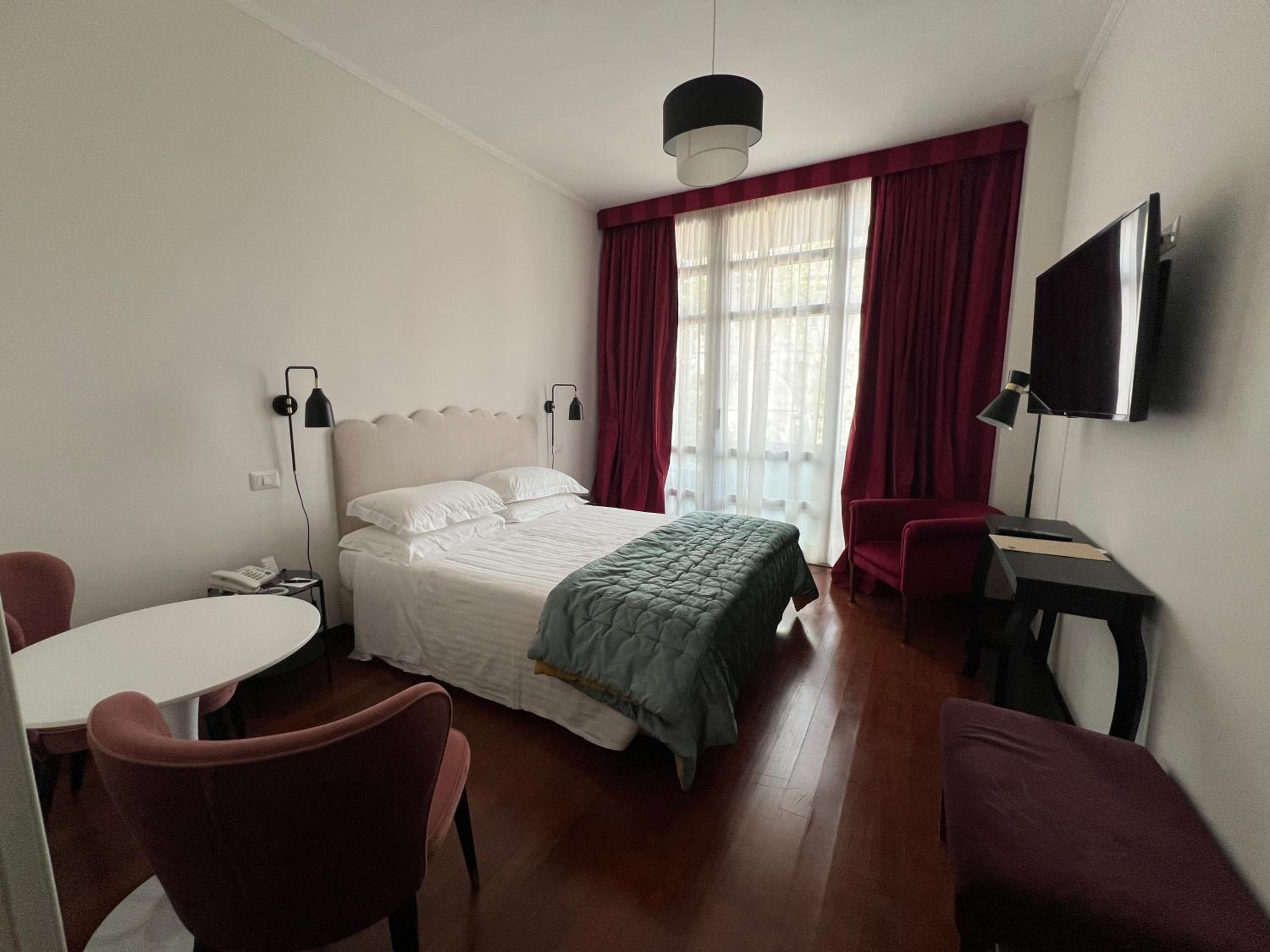Double or Twin Room photo 3