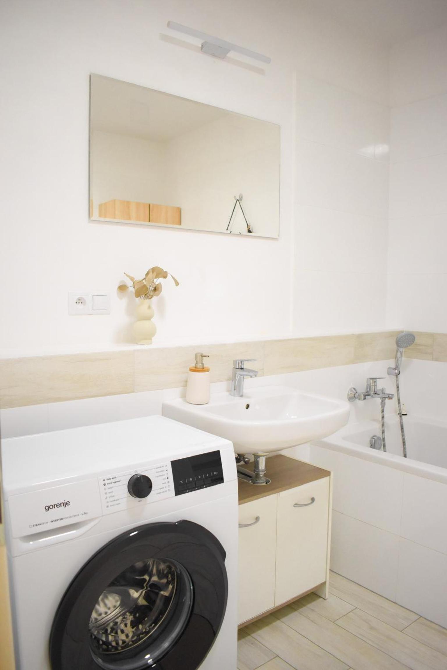 One-Bedroom Apartment photo 2